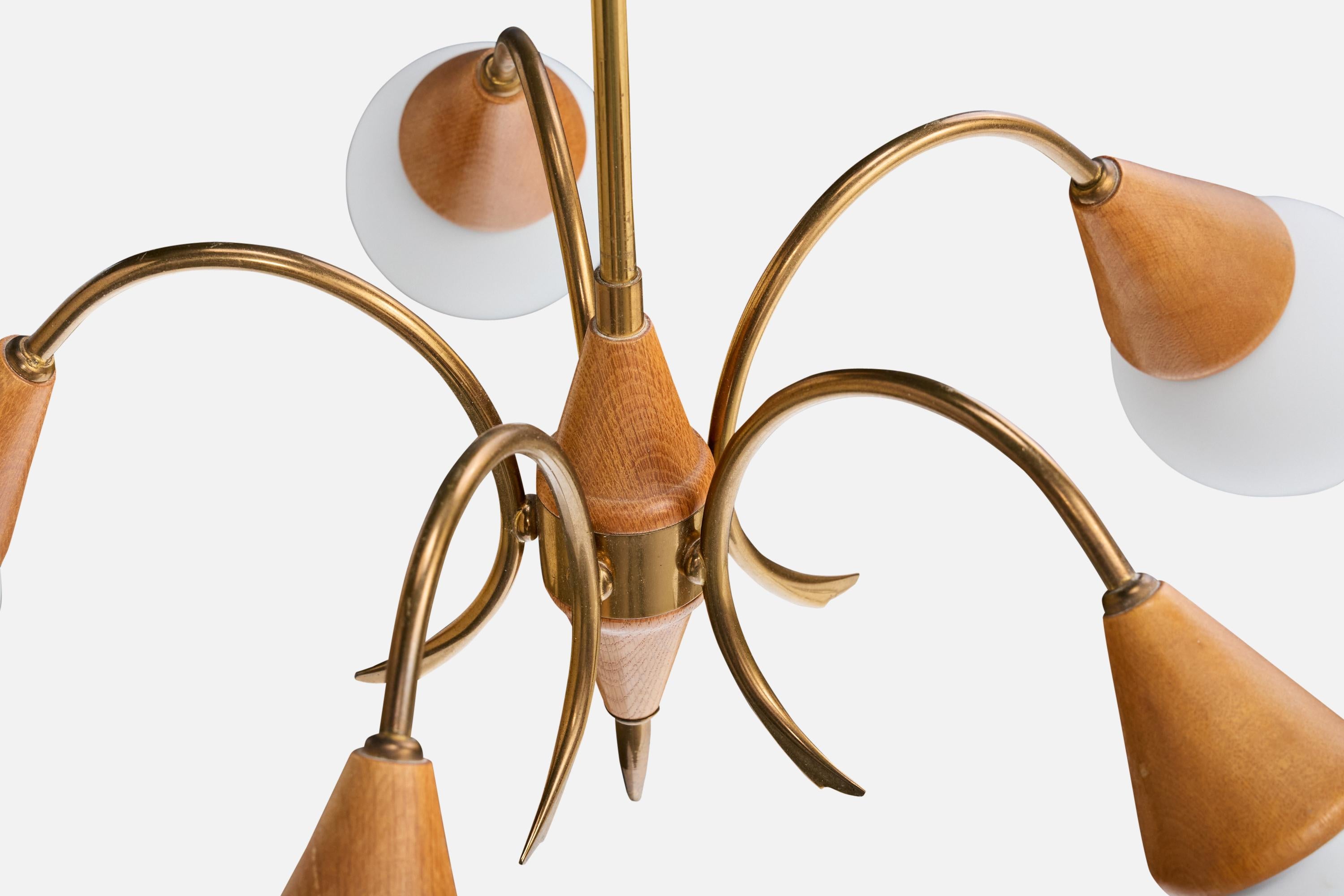 Lustre de designer suédois, laiton, teck, verre, Suède, années 1950 en vente 1