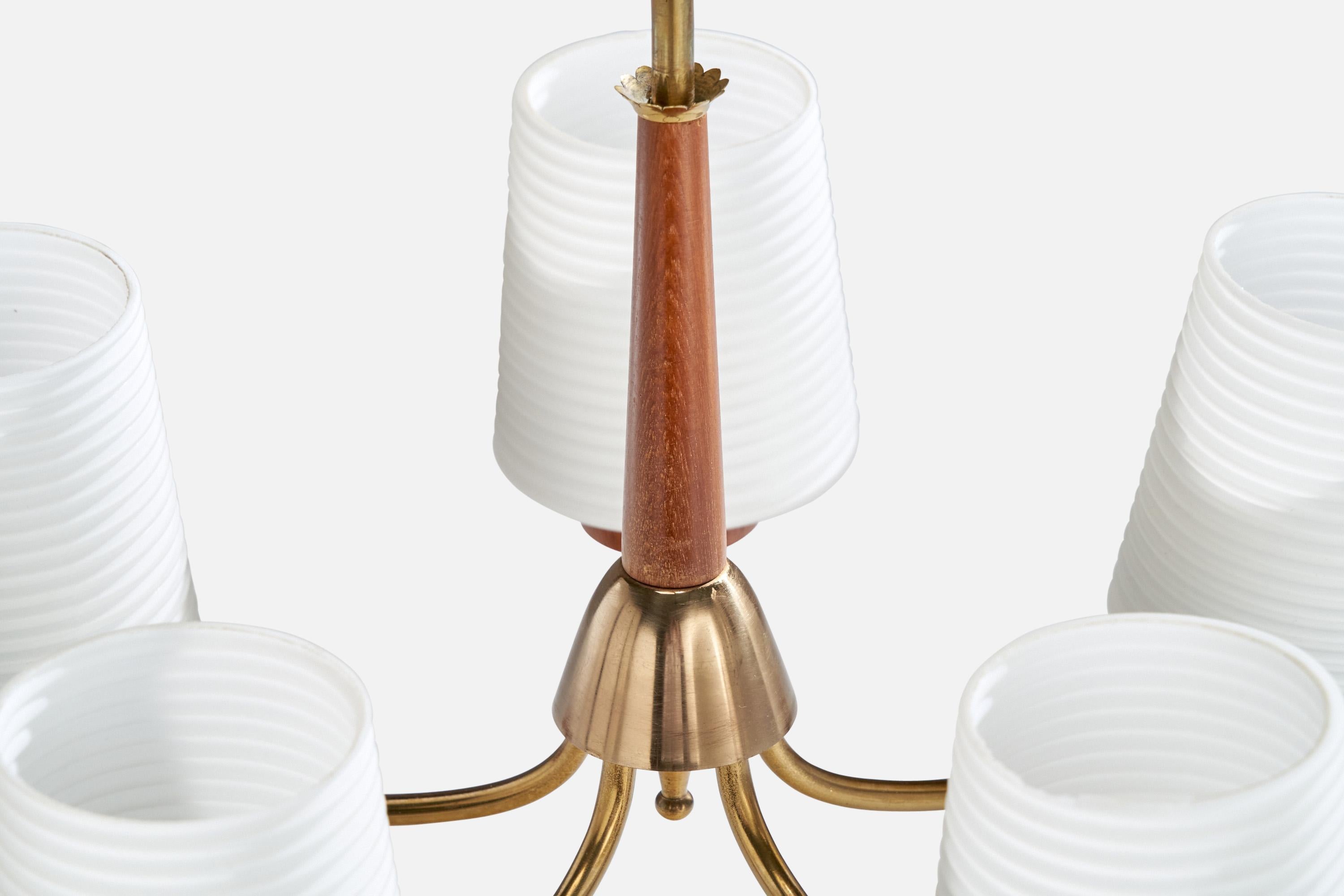 Lustre de designer suédois, laiton, teck, verre, Suède, années 1950 en vente 2