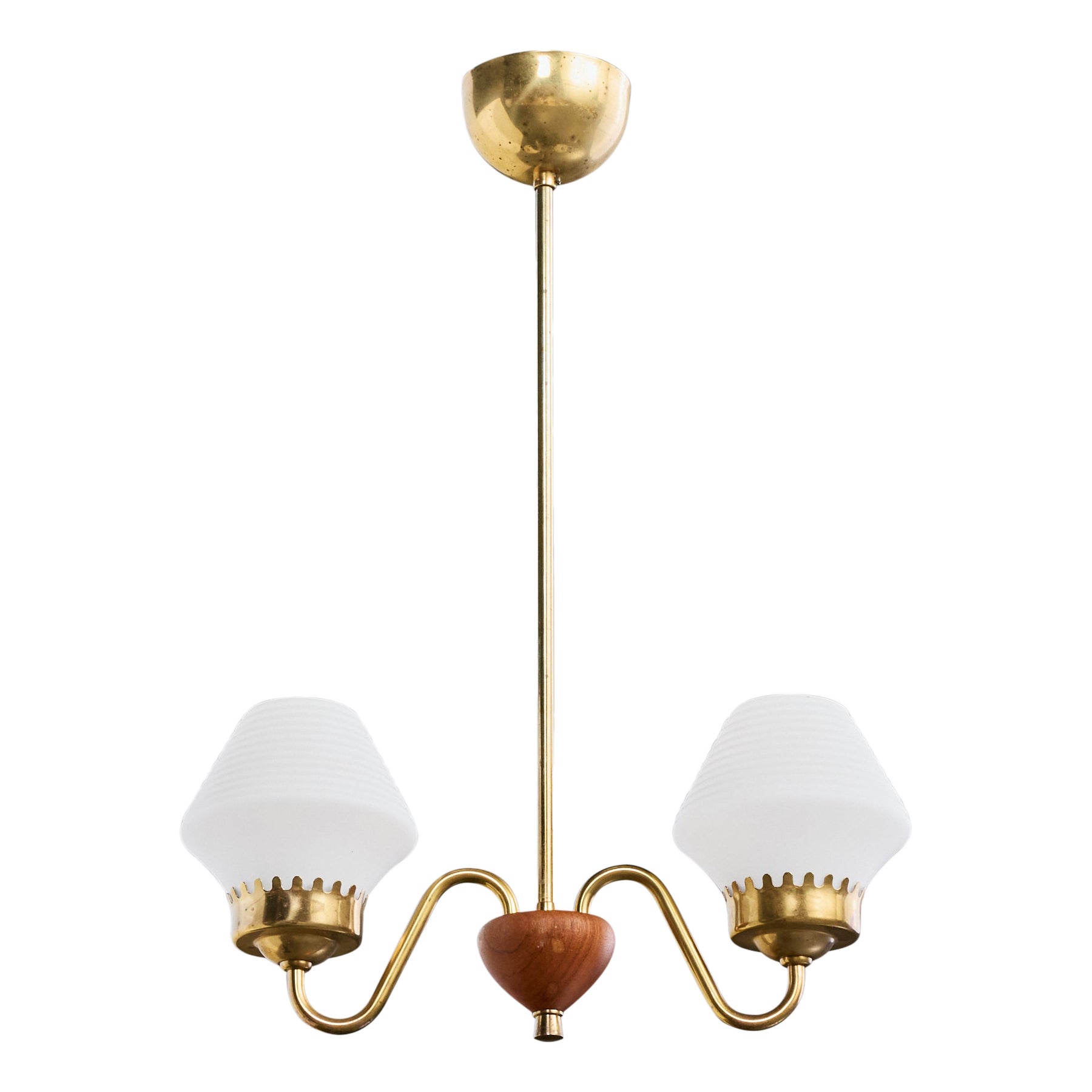 Schwedischer Designer, Kronleuchter, Messing, Teakholz, Glas, Schweden, 1950er Jahre im Angebot