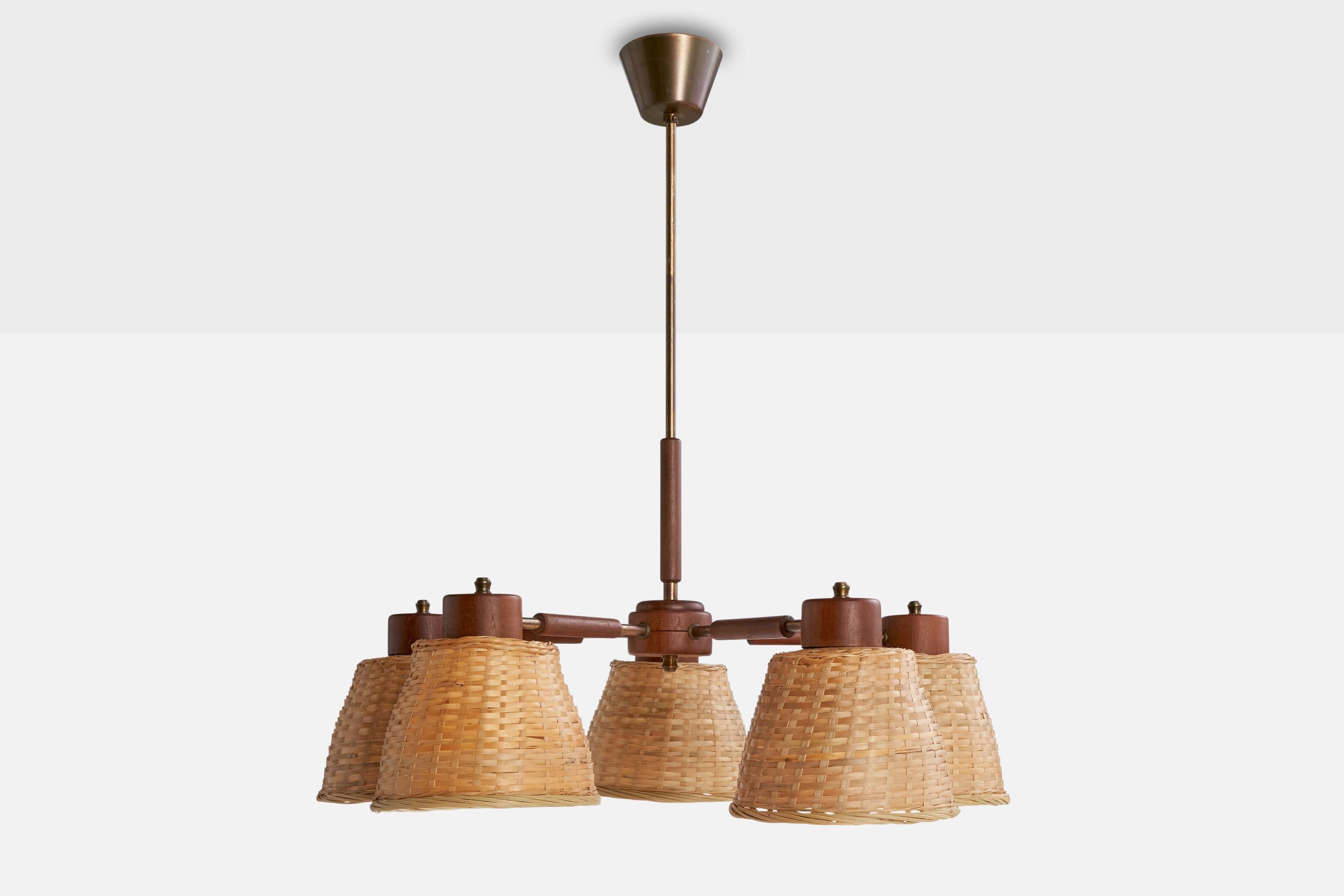Mid-Century Modern Designer suédois, lustre, laiton, teck, rotin, années 1950 en vente