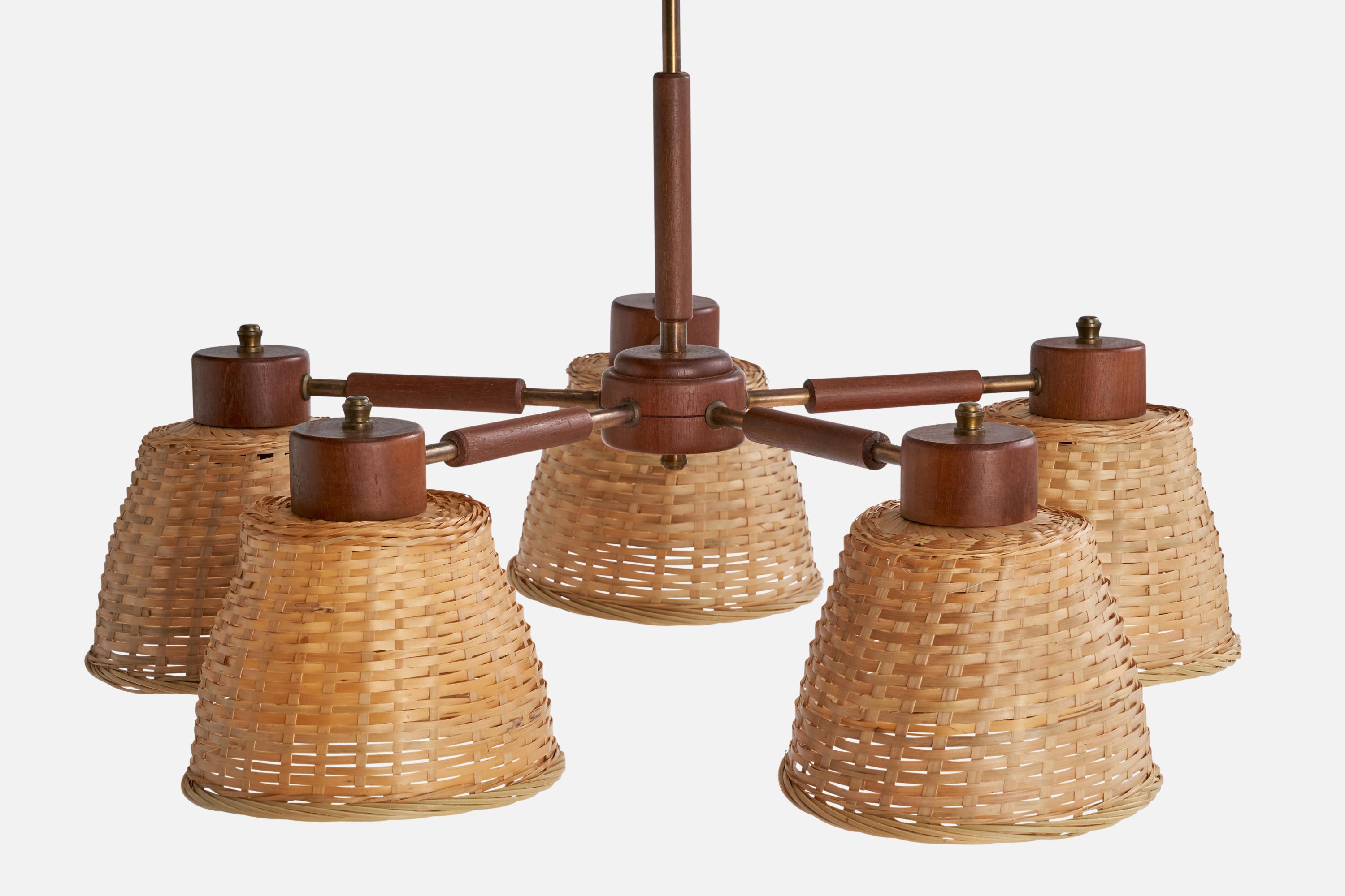Designer suédois, lustre, laiton, teck, rotin, années 1950 Bon état - En vente à High Point, NC