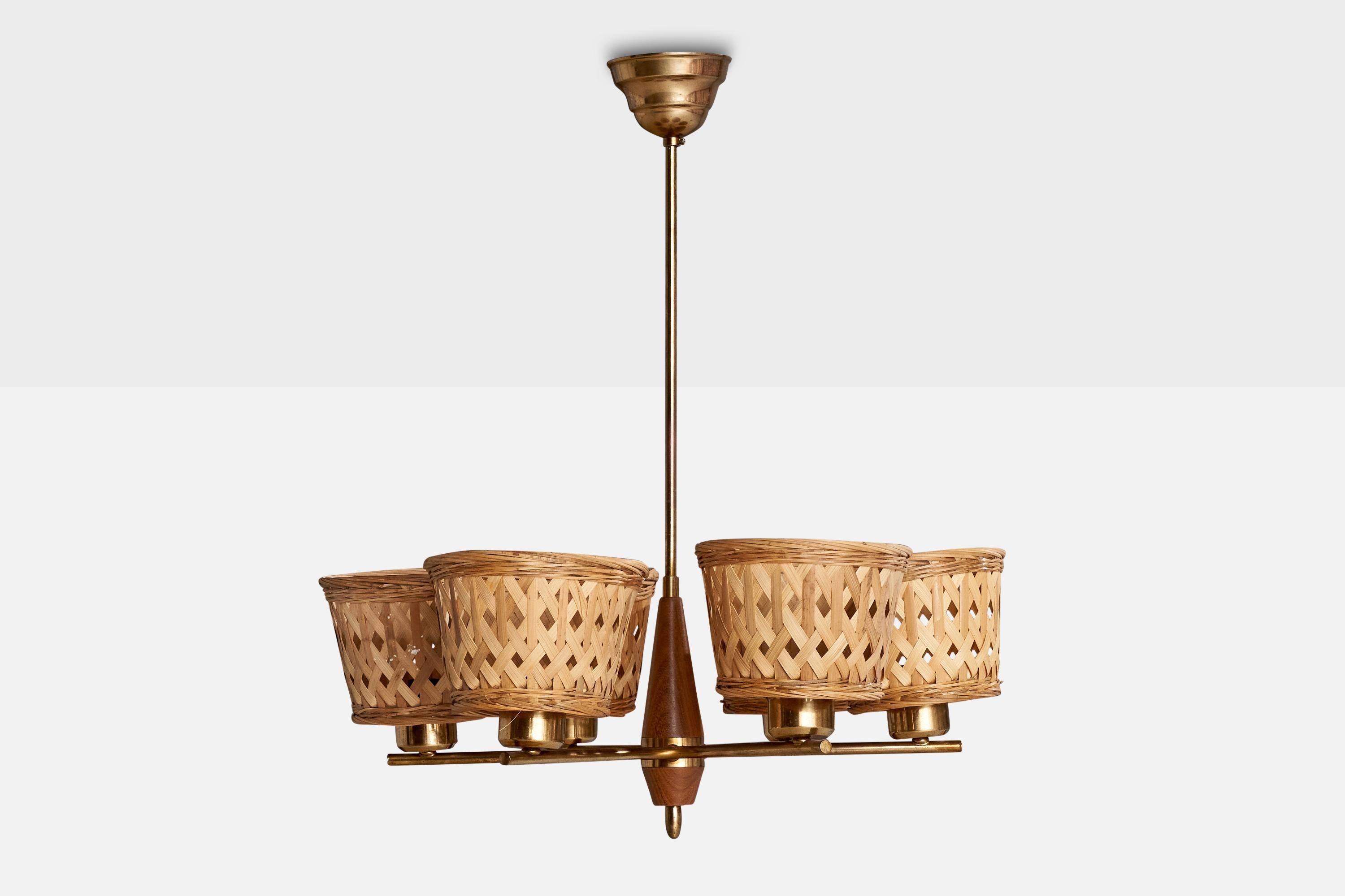 Scandinave moderne Designer suédois, lustre, laiton, teck, rotin, Suède, années 1950 en vente