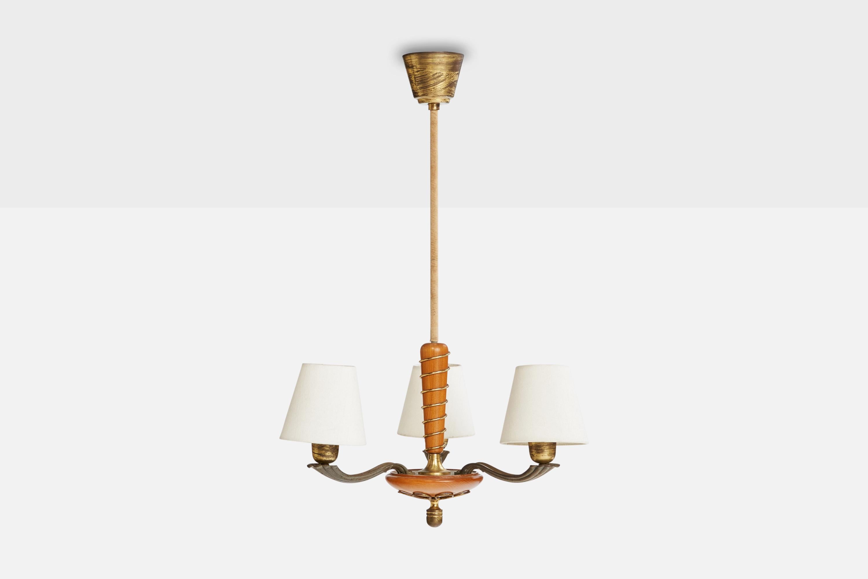 Schwedischer Designer, Kronleuchter, Messing, Holz, Stoff, Kordel, Schweden, 1940er Jahre (Skandinavische Moderne) im Angebot