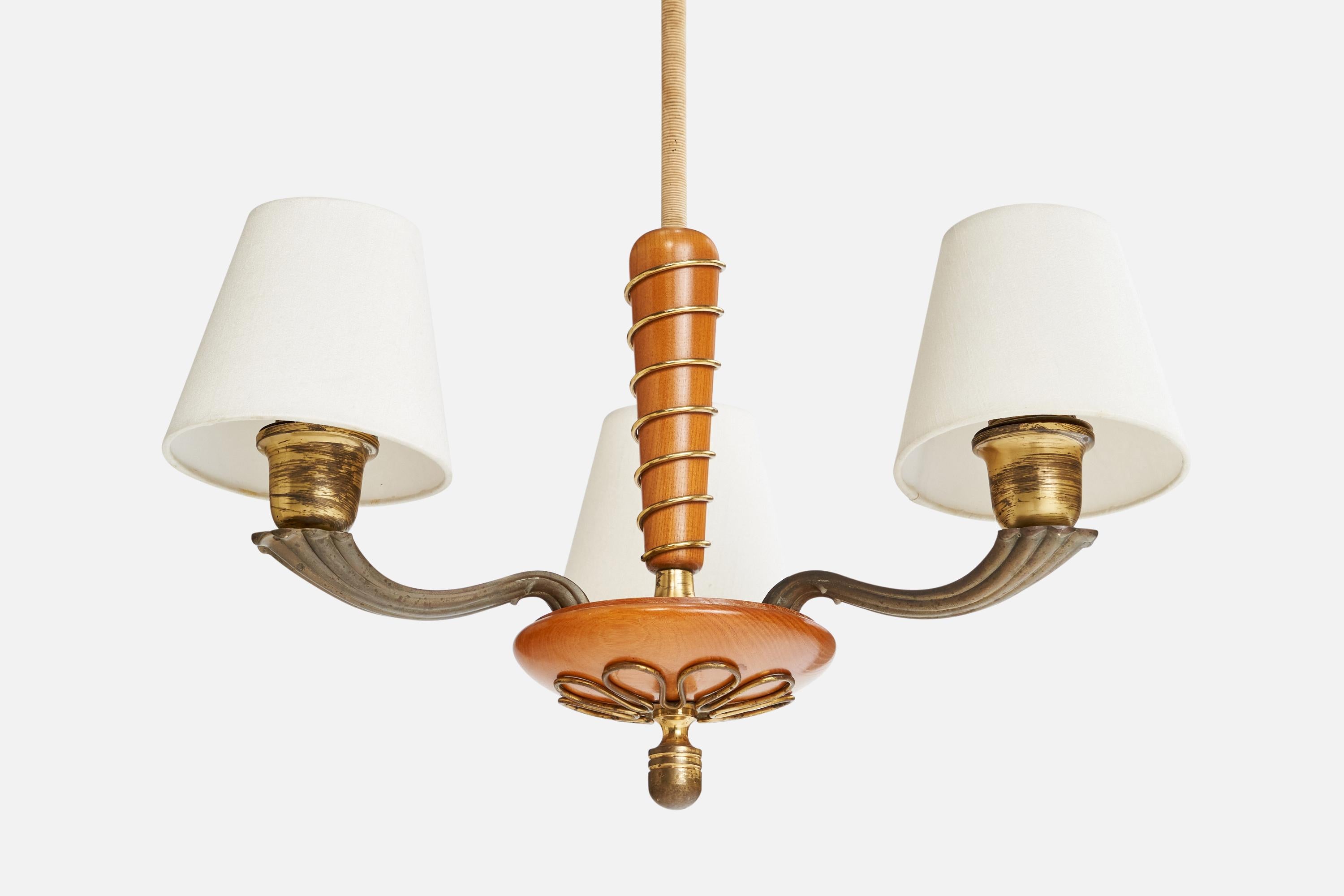 Schwedischer Designer, Kronleuchter, Messing, Holz, Stoff, Kordel, Schweden, 1940er Jahre (Mitte des 20. Jahrhunderts) im Angebot