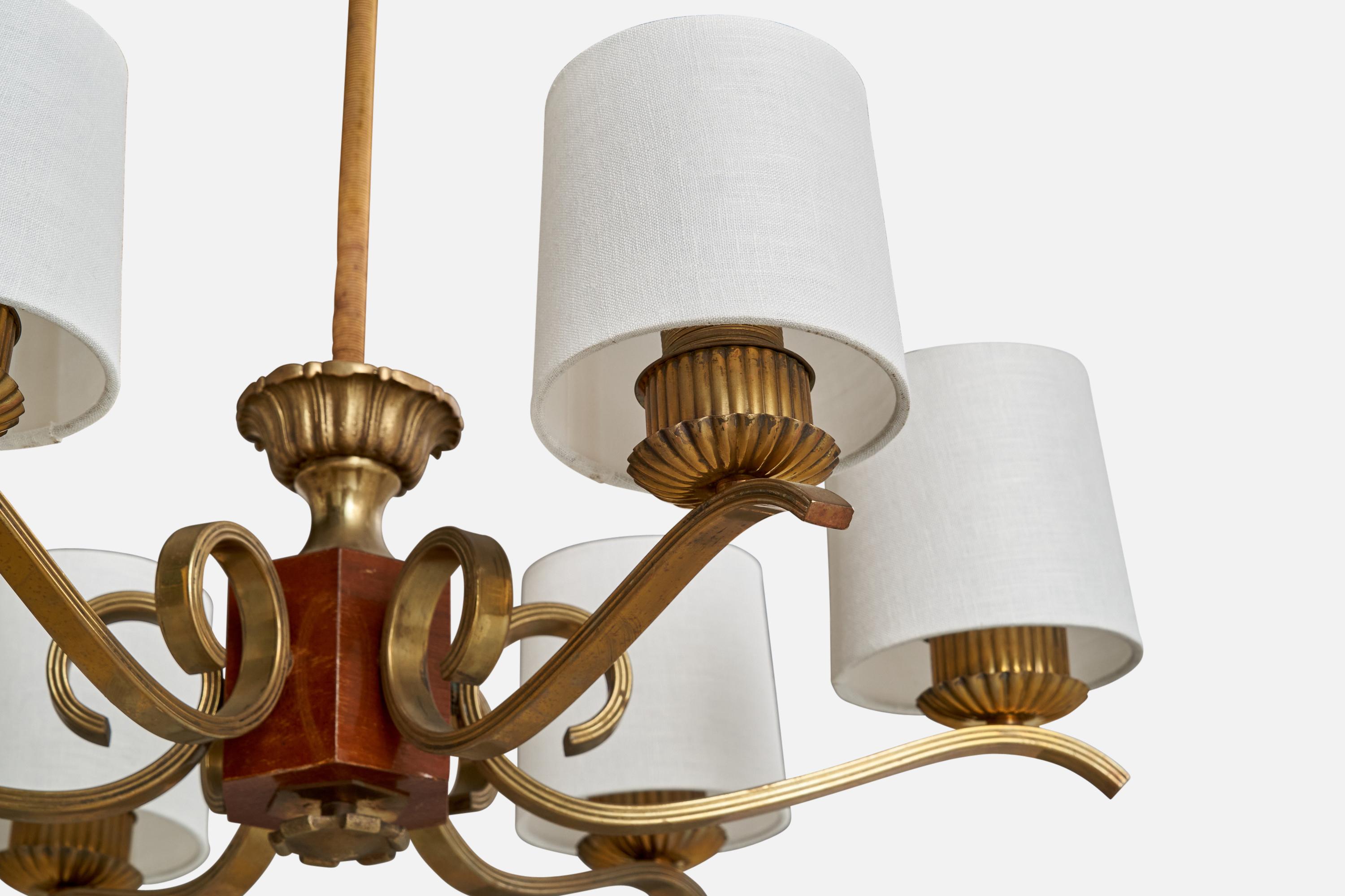 Milieu du XXe siècle Designer suédois, lustre, laiton, bois, tissu, Suède, années 1930 en vente