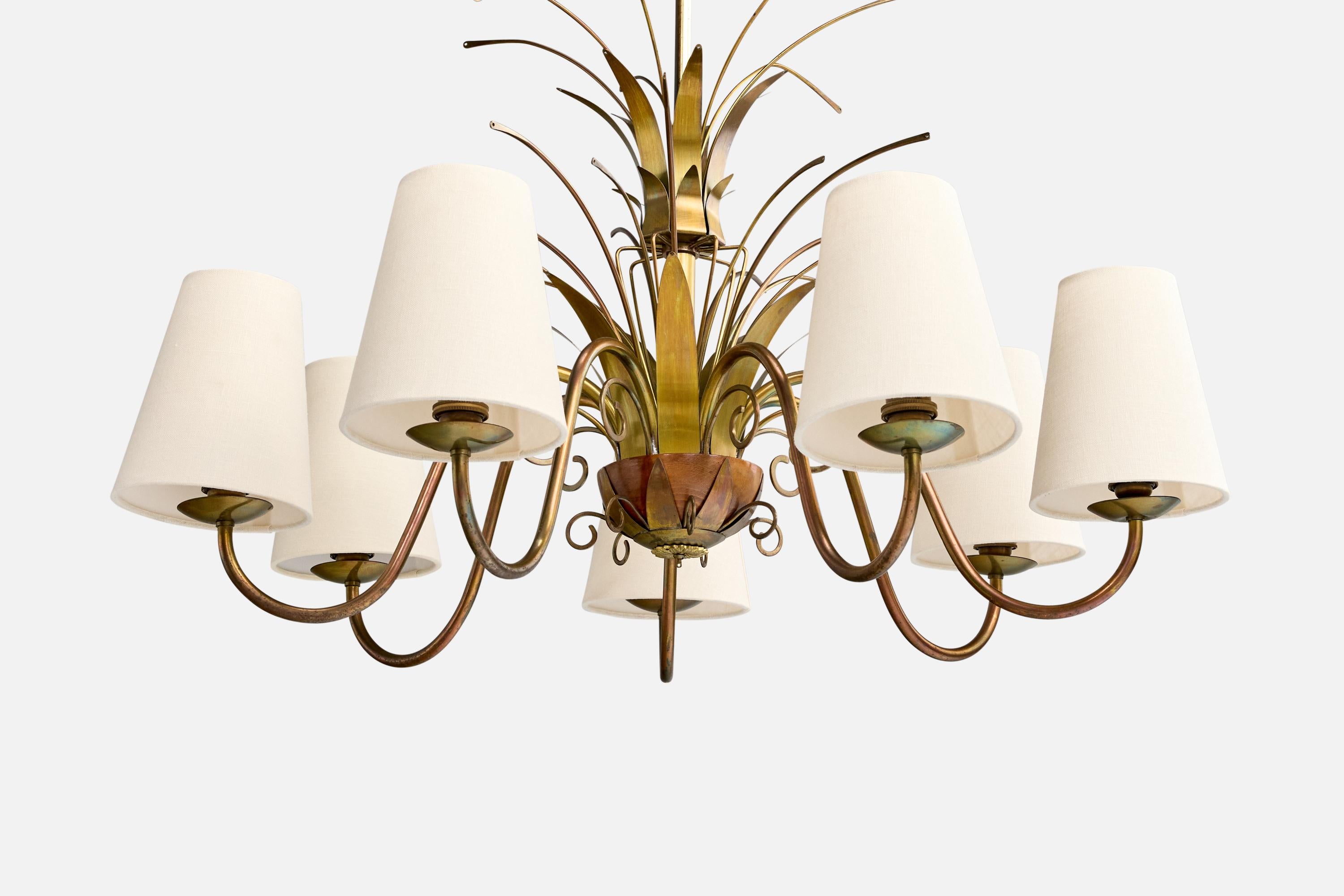Lustre en laiton, bois et tissu conçu et produit en Suède, C.C. 1940.

Dimensions globales (pouces) : 25.0 