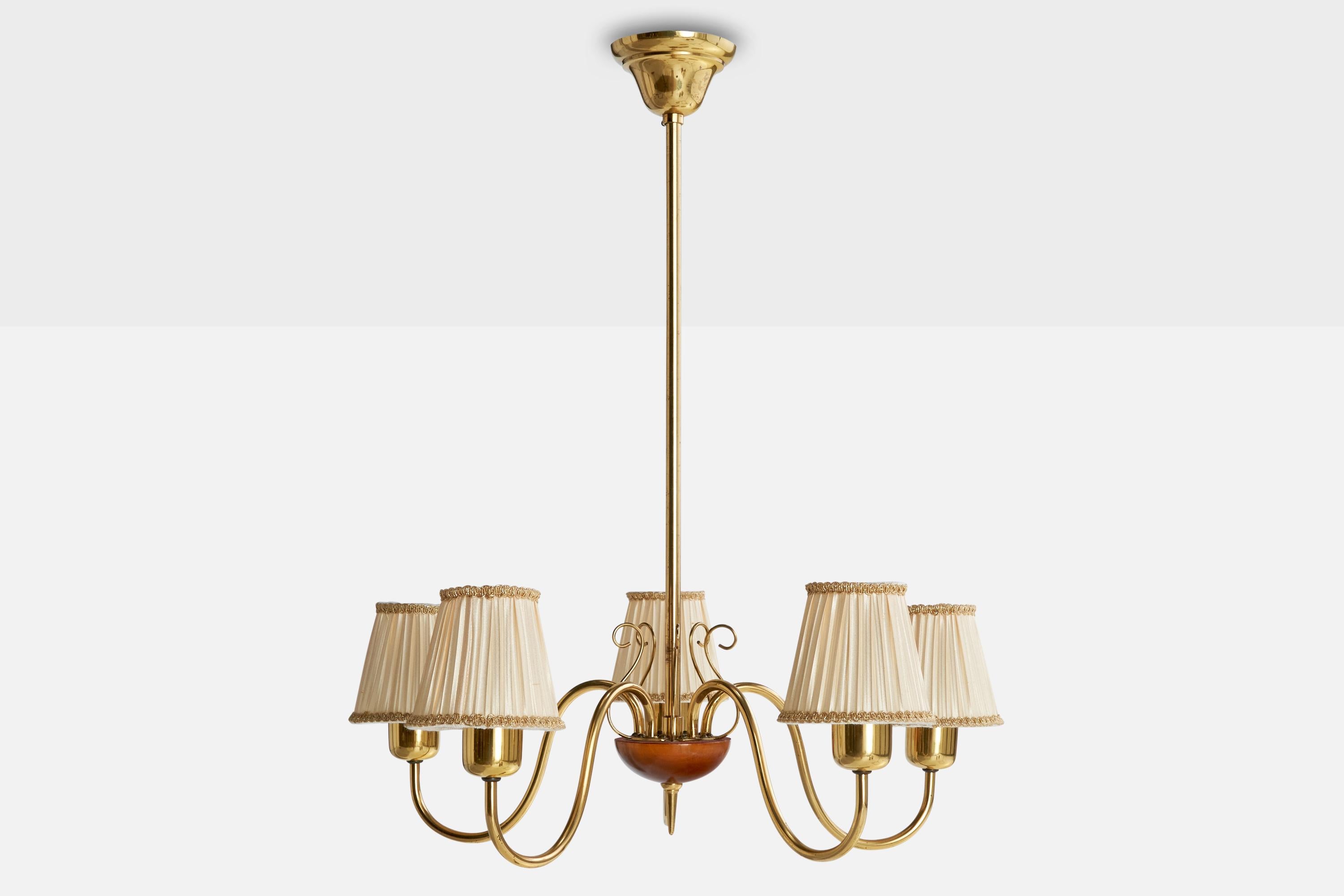Scandinavo moderno Designer svedese, lampadario, ottone, legno, tessuto, Svezia, anni '1940 in vendita