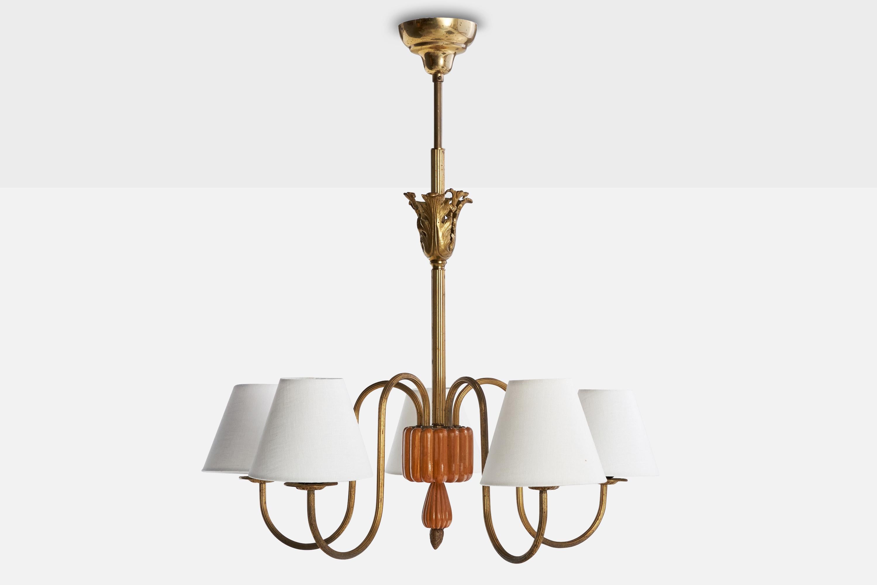 Scandinave moderne Designer suédois, lustre, laiton, bois, tissu, Suède, années 1940 en vente