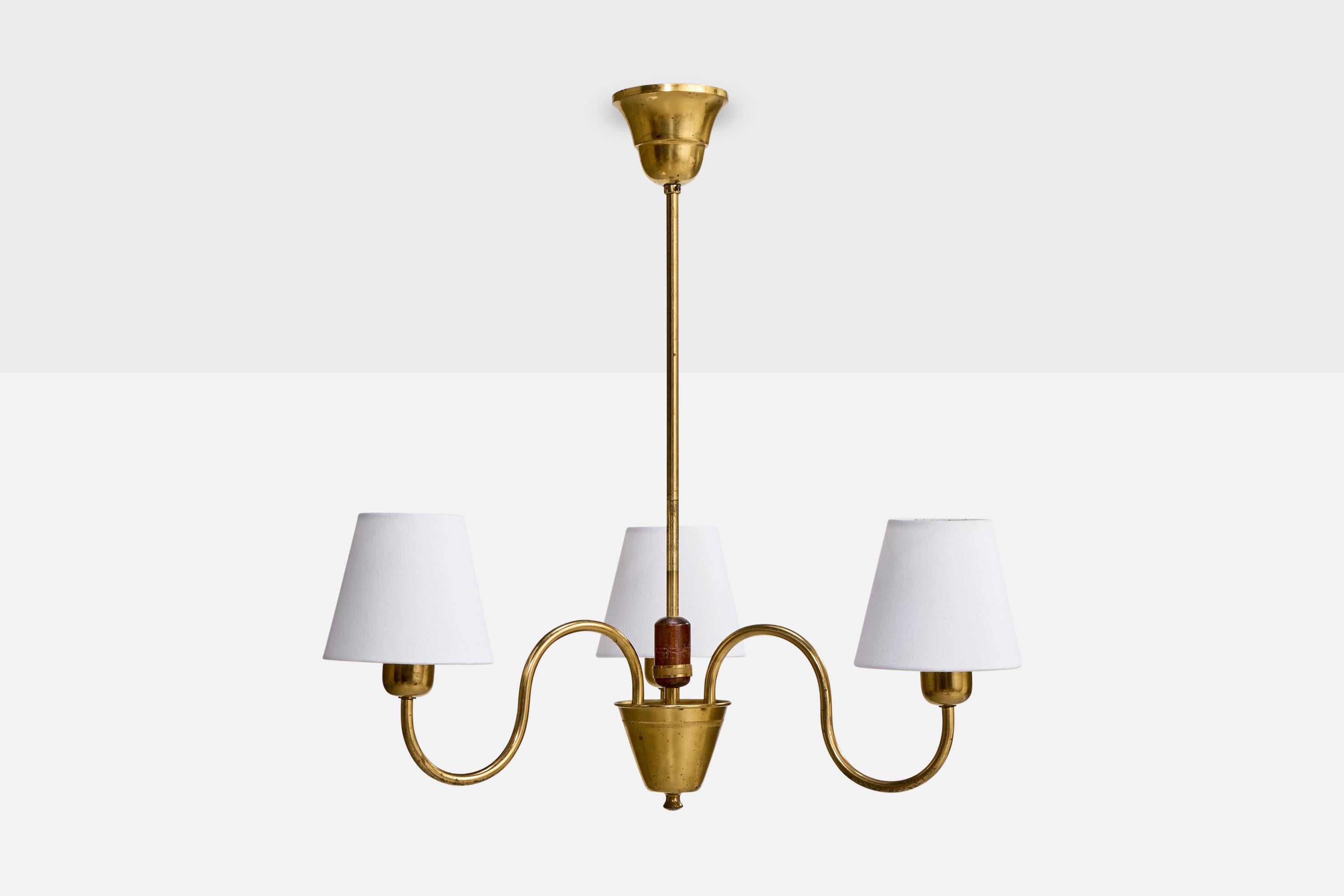 Scandinavo moderno Designer svedese, lampadario, ottone, legno, tessuto, Svezia, anni '1940 in vendita