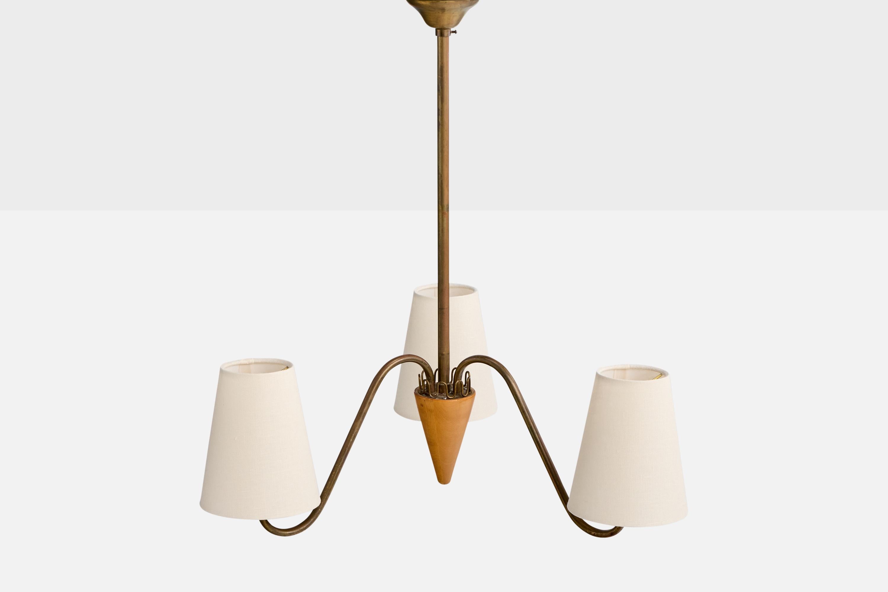 Suédois Designer suédois, lustre, laiton, bois, tissu, Suède, années 1940 en vente