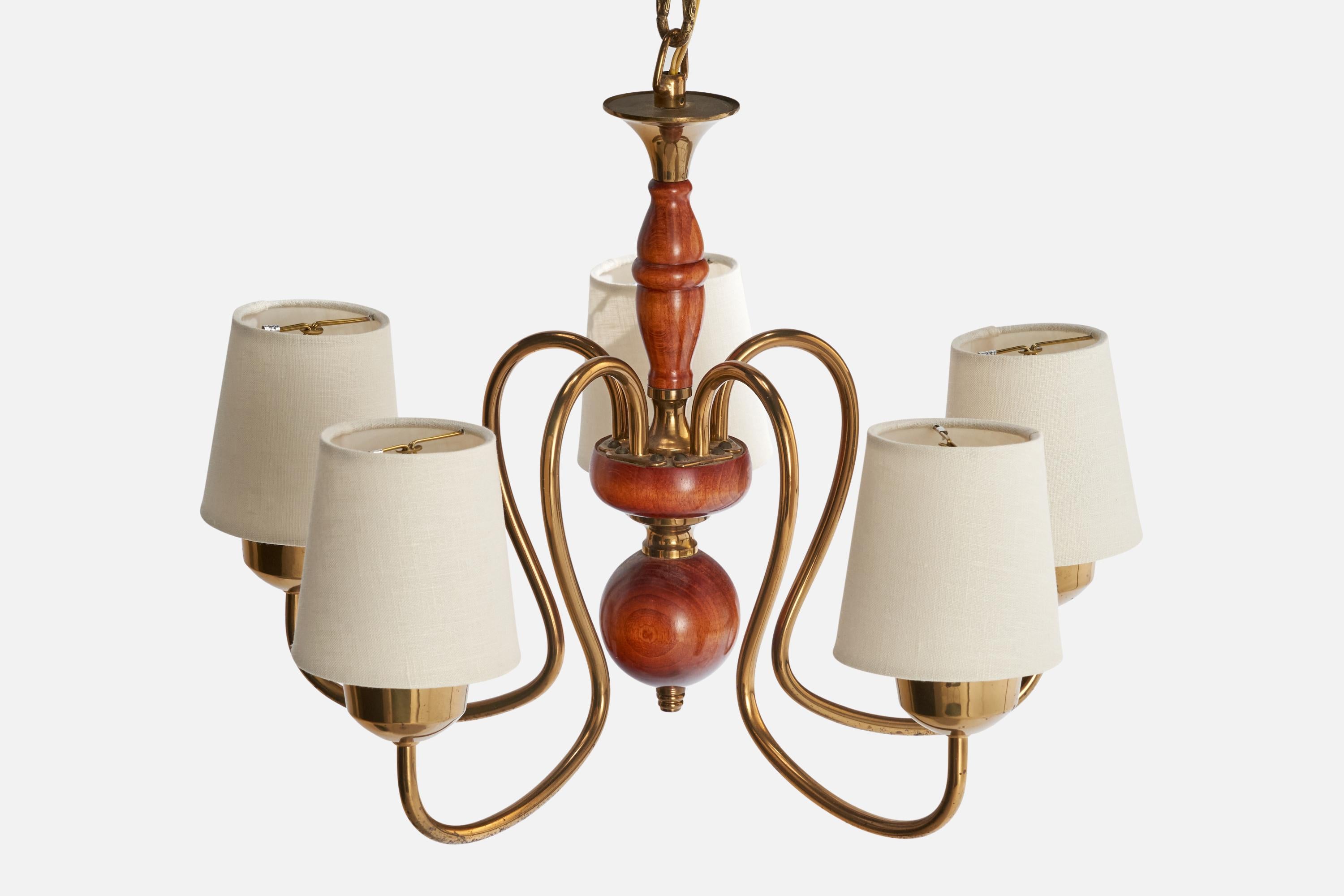 Designer suédois, lustre, laiton, bois, tissu, Suède, années 1940 Bon état - En vente à High Point, NC