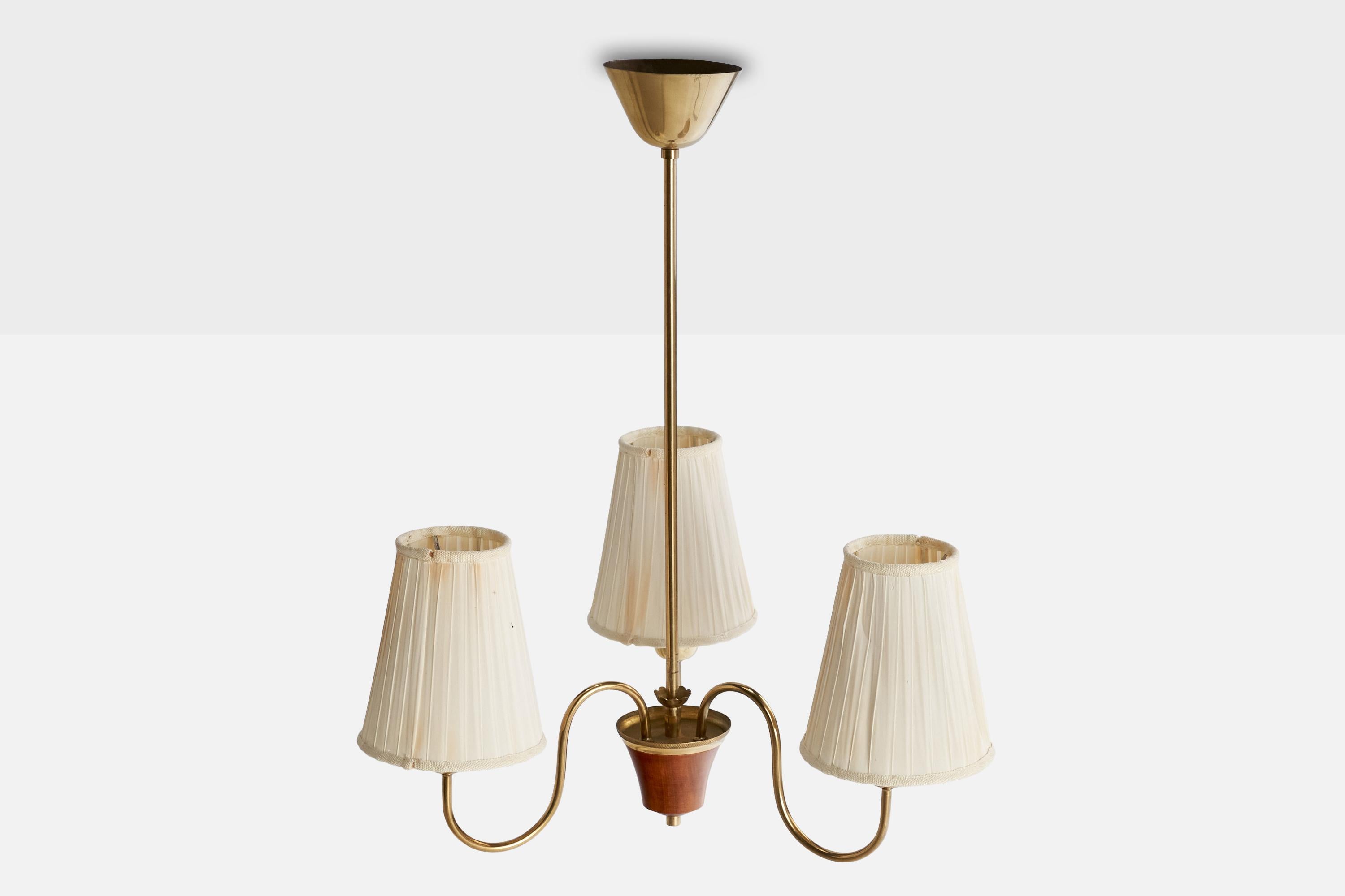 Designer svedese, lampadario, ottone, legno, tessuto, Svezia, anni '1940 In condizioni buone in vendita a High Point, NC