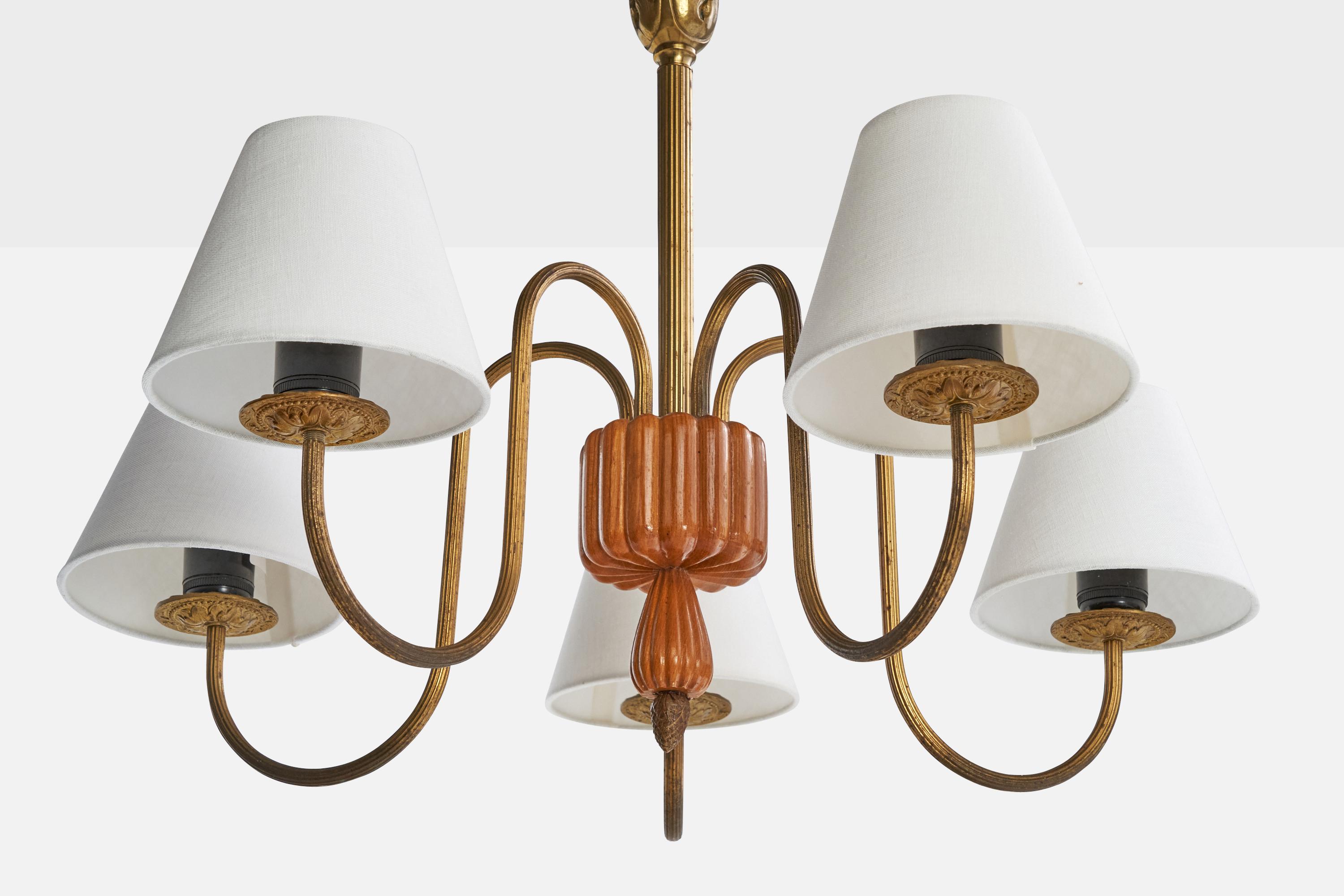 Designer suédois, lustre, laiton, bois, tissu, Suède, années 1940 Bon état - En vente à High Point, NC