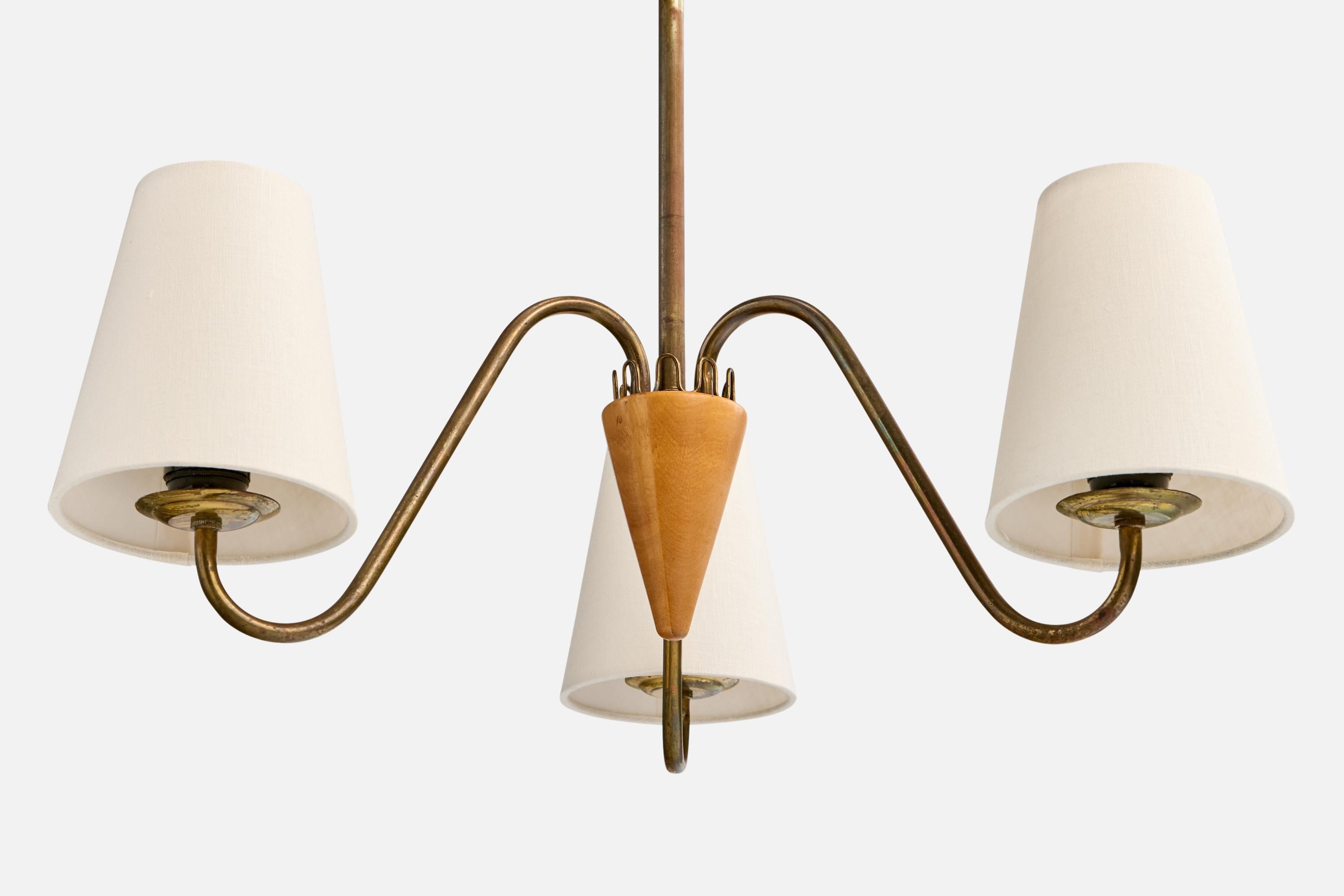 Designer suédois, lustre, laiton, bois, tissu, Suède, années 1940 Bon état - En vente à High Point, NC