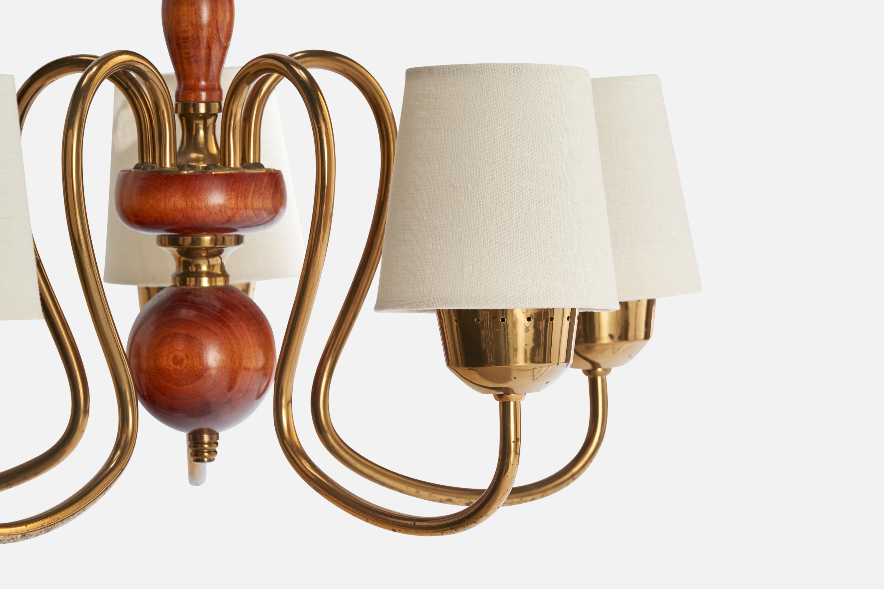 Milieu du XXe siècle Designer suédois, lustre, laiton, bois, tissu, Suède, années 1940 en vente