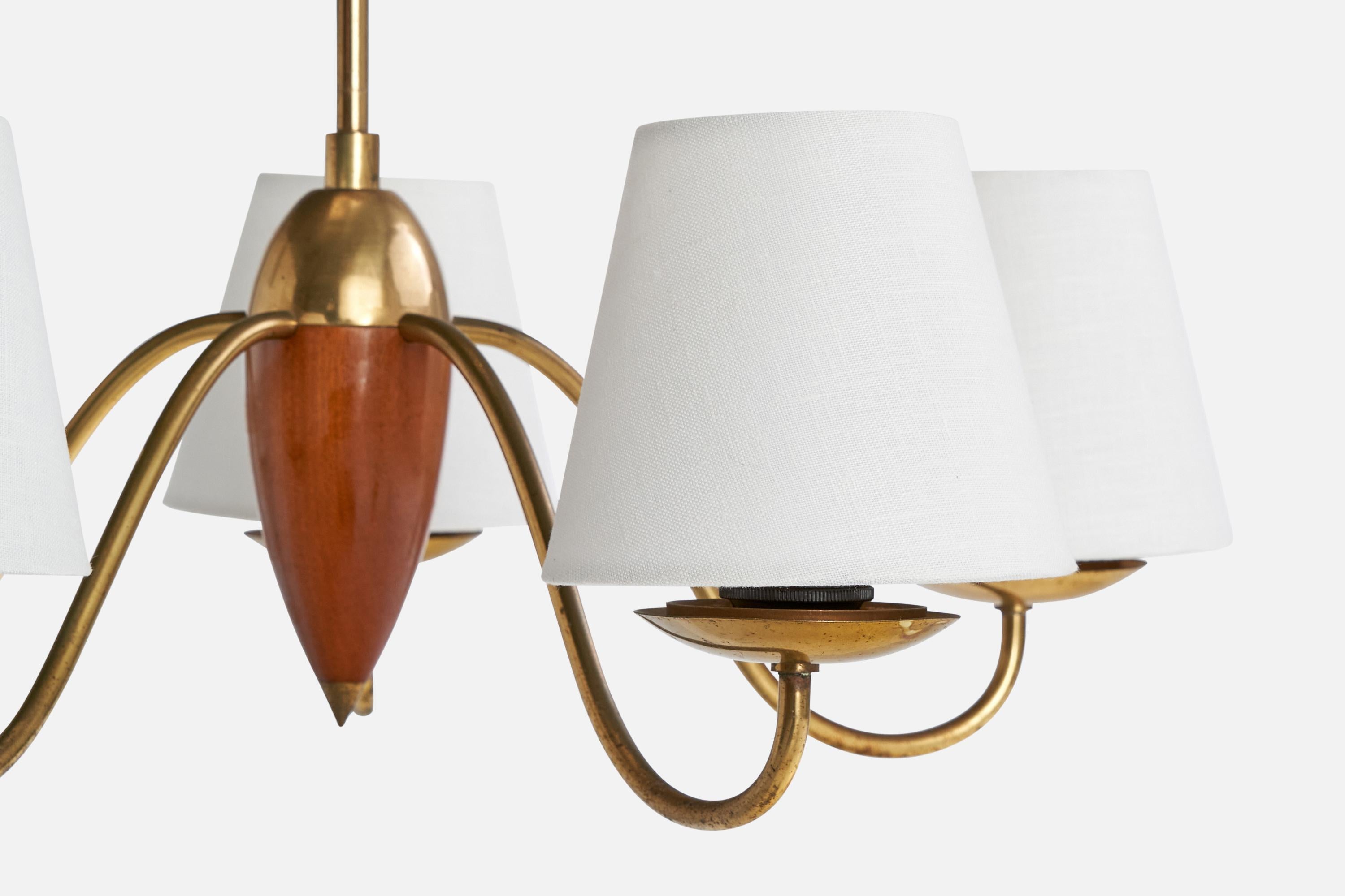 Milieu du XXe siècle Designer suédois, lustre, laiton, bois, tissu, Suède, années 1940 en vente