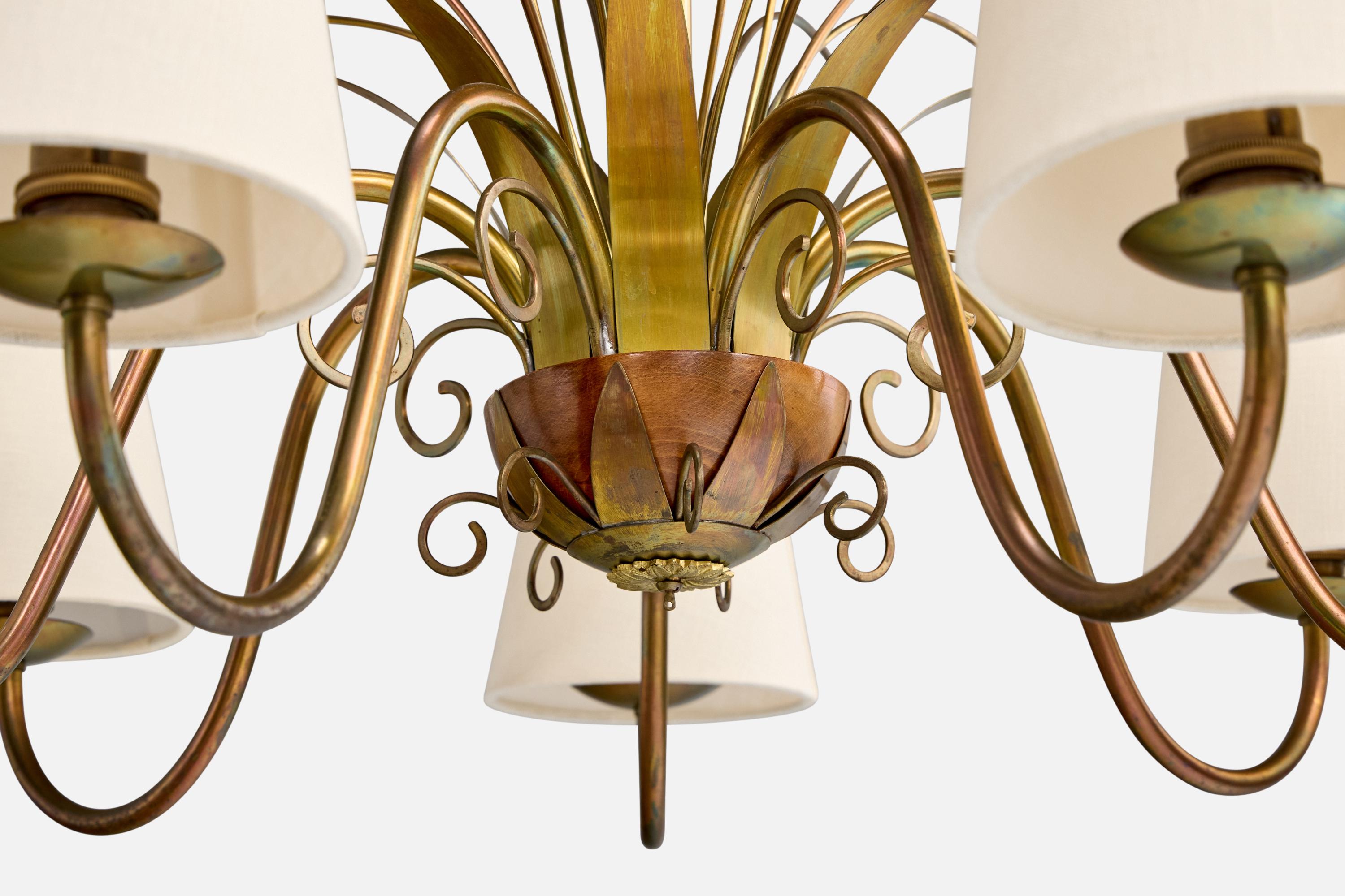 Milieu du XXe siècle Designer suédois, lustre, laiton, bois, tissu, Suède, années 1940 en vente
