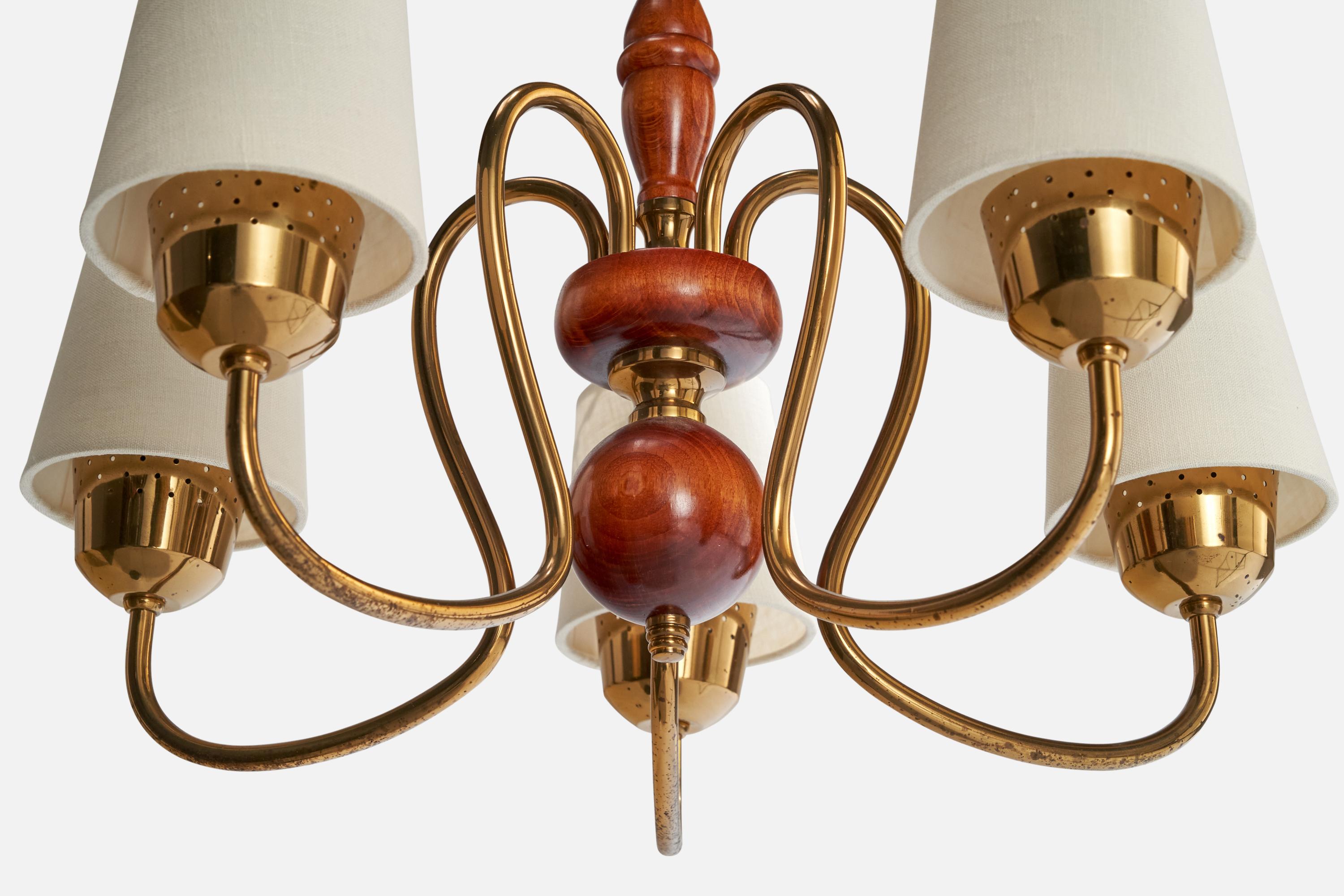 Laiton Designer suédois, lustre, laiton, bois, tissu, Suède, années 1940 en vente