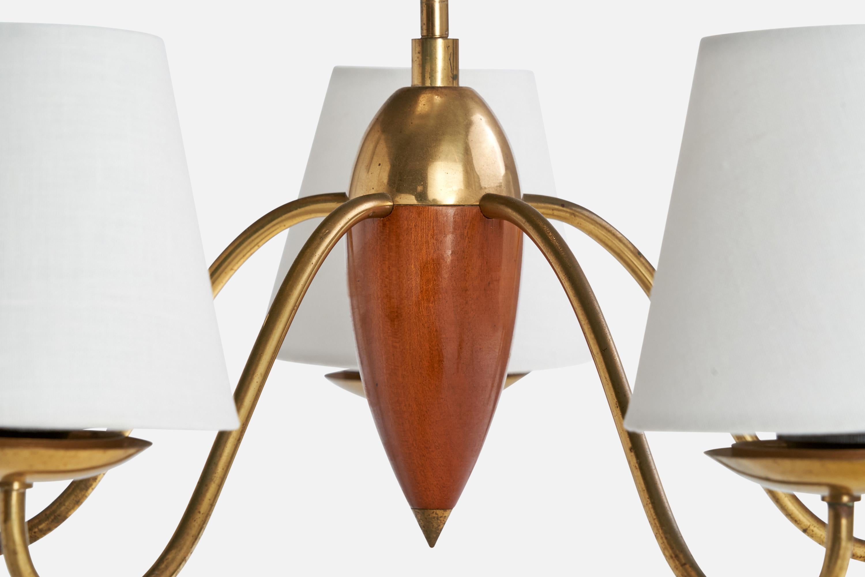 Laiton Designer suédois, lustre, laiton, bois, tissu, Suède, années 1940 en vente