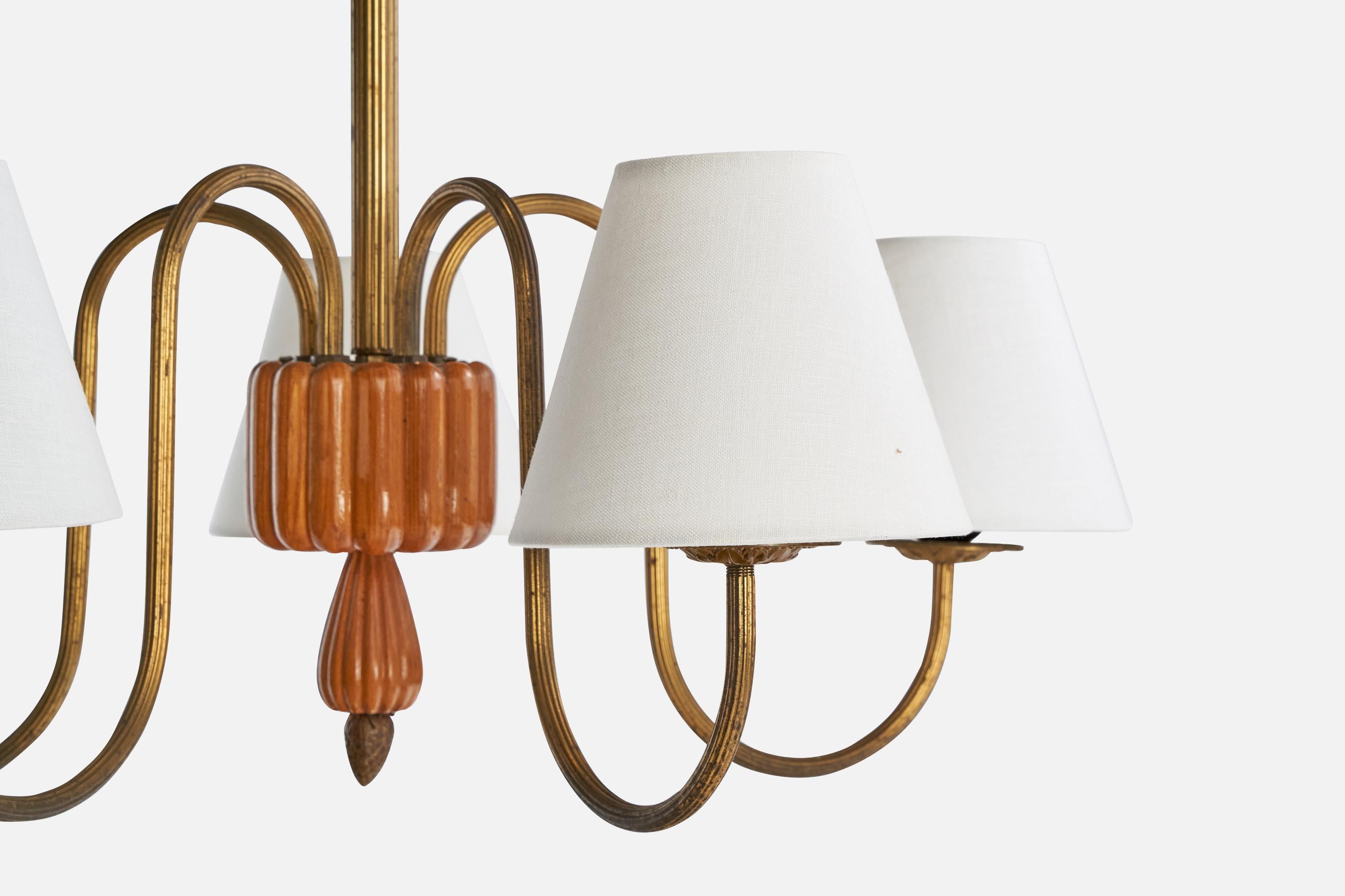 Laiton Designer suédois, lustre, laiton, bois, tissu, Suède, années 1940 en vente