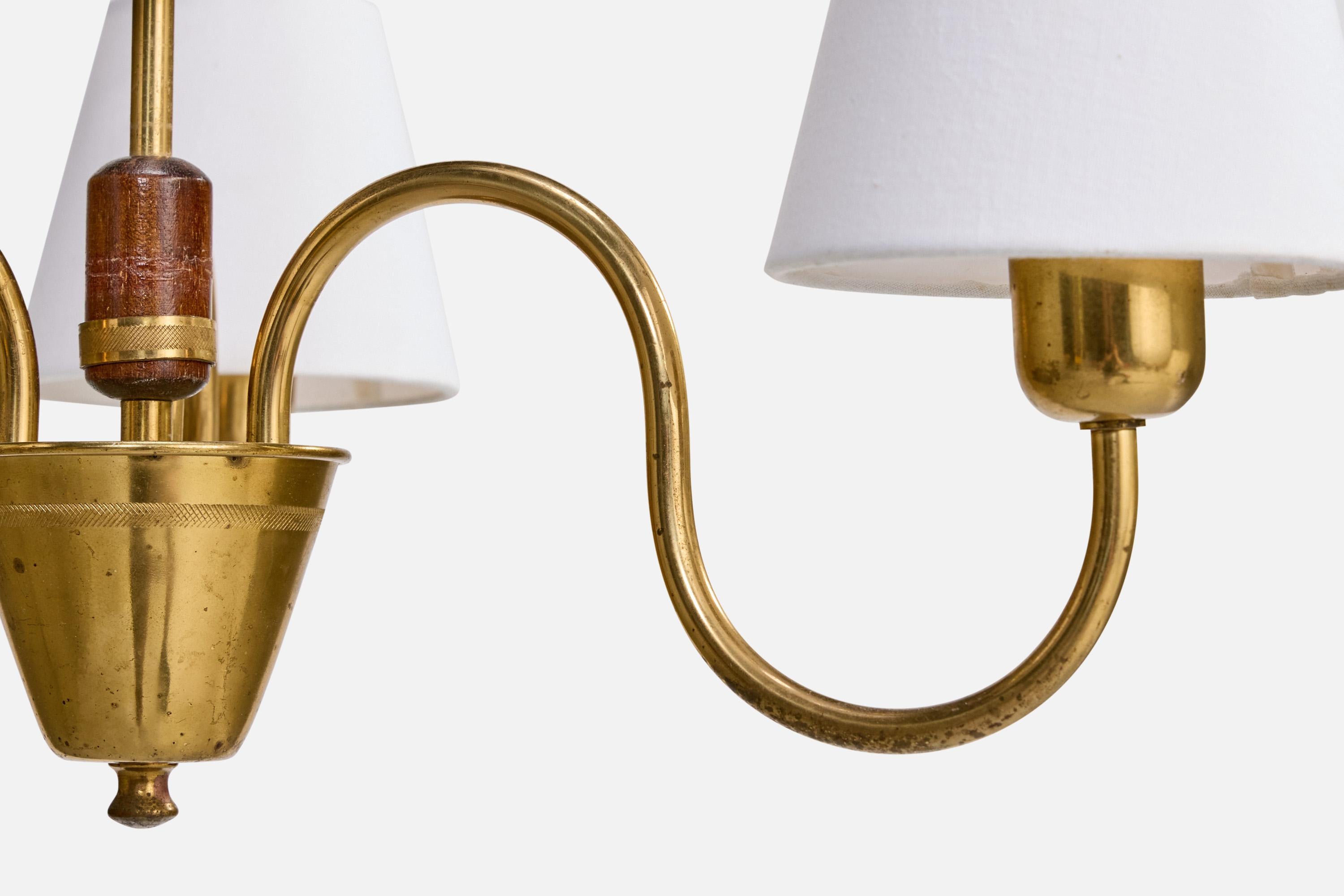 Ottone Designer svedese, lampadario, ottone, legno, tessuto, Svezia, anni '1940 in vendita