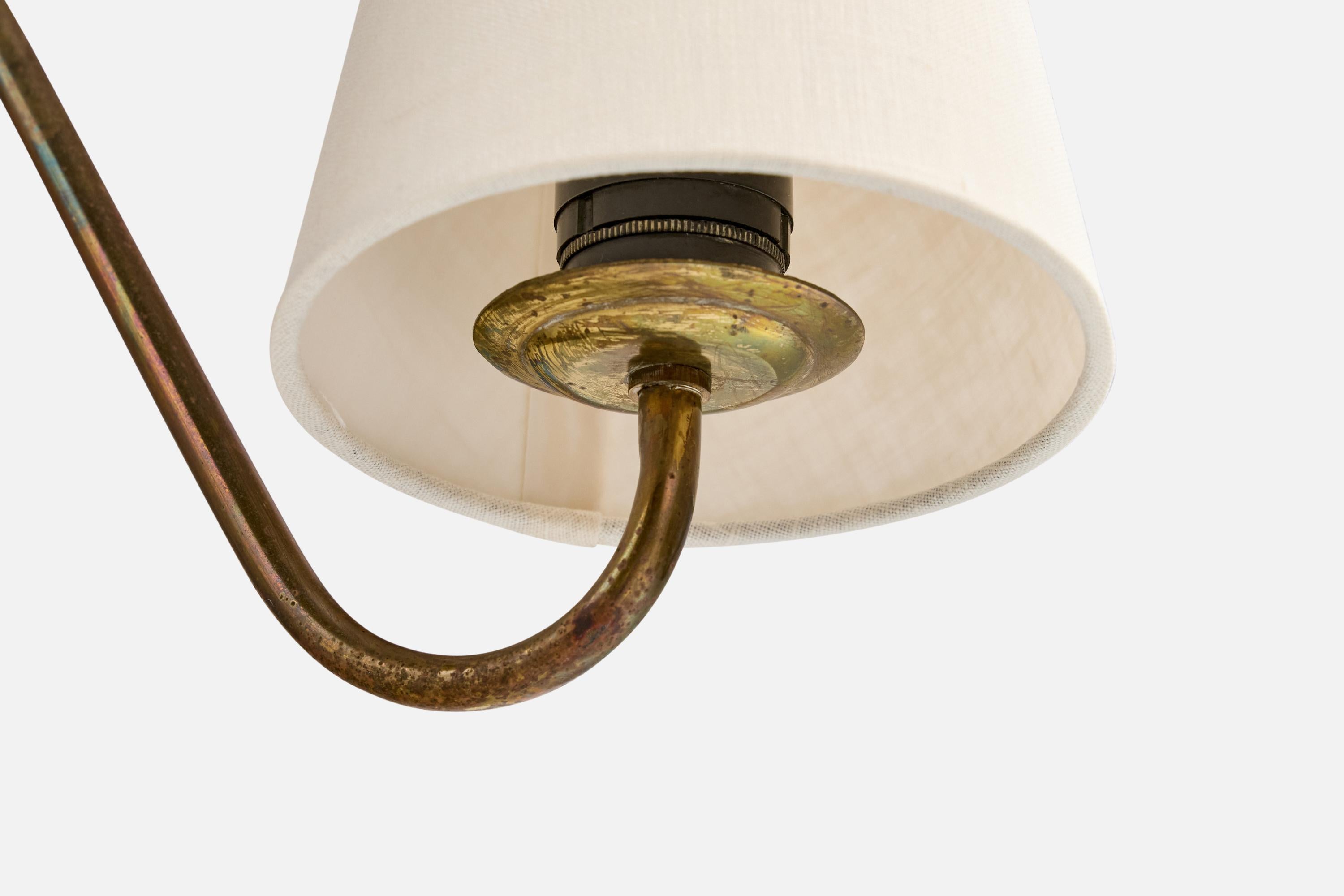 Laiton Designer suédois, lustre, laiton, bois, tissu, Suède, années 1940 en vente