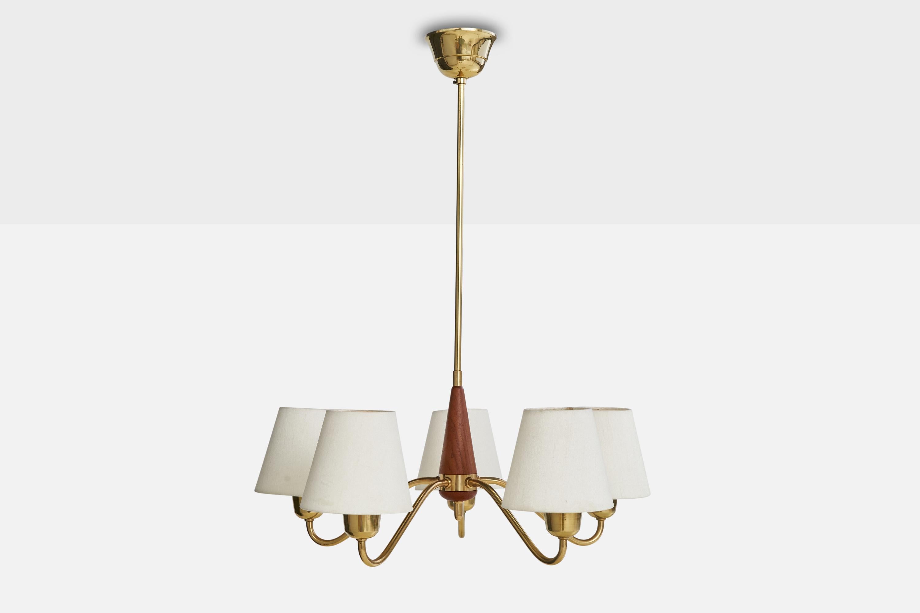 Mid-Century Modern Designer suédois, lustre, laiton, bois, tissu, Suède, années 1950 en vente