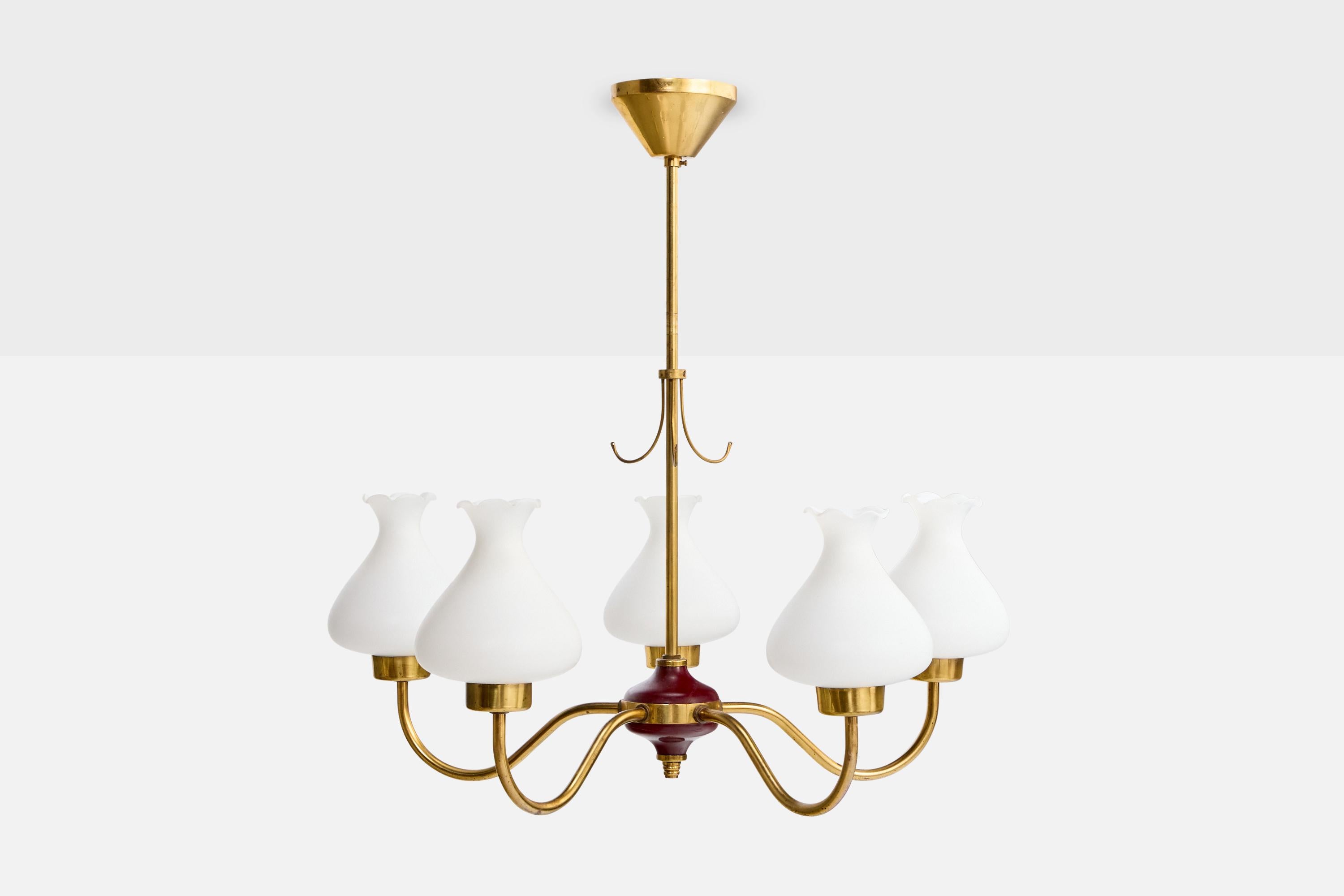 Mid-Century moderno Designer svedese, lampadario, ottone, legno, tessuto, Svezia, anni '1950 in vendita