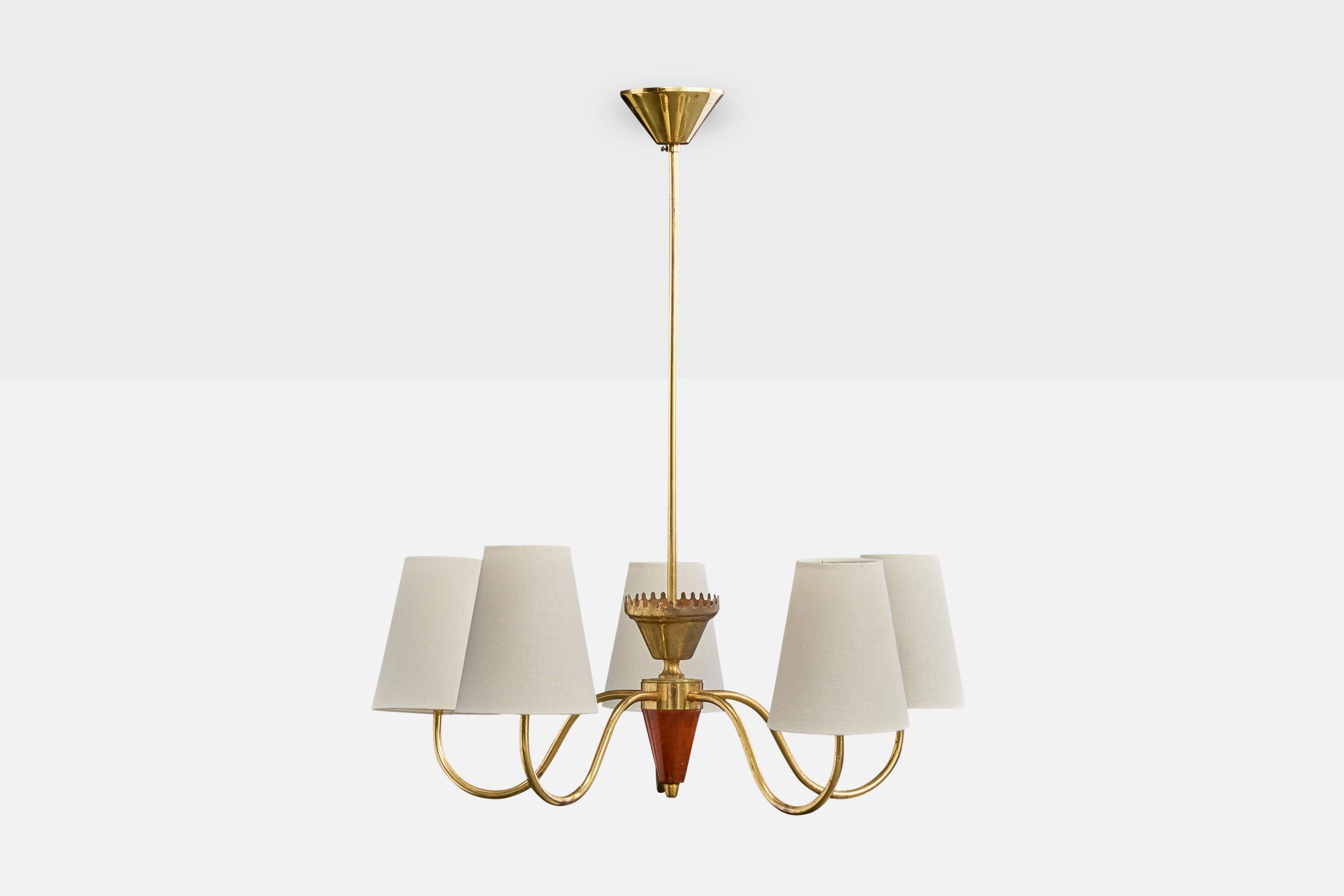 Schwedischer Designer, Kronleuchter, Messing, Holz, Stoff, Schweden, 1950er Jahre (Moderne der Mitte des Jahrhunderts) im Angebot