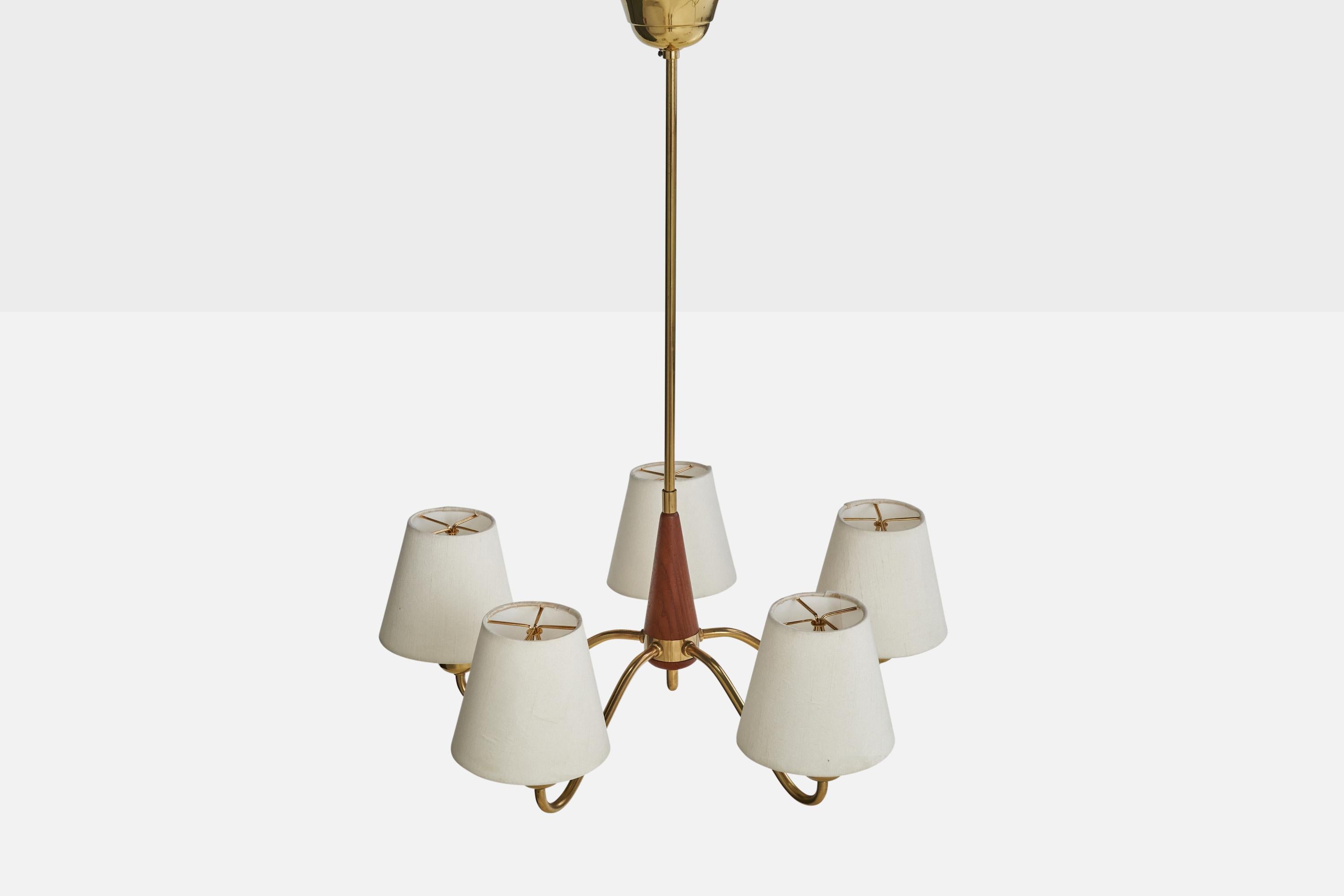 Suédois Designer suédois, lustre, laiton, bois, tissu, Suède, années 1950 en vente