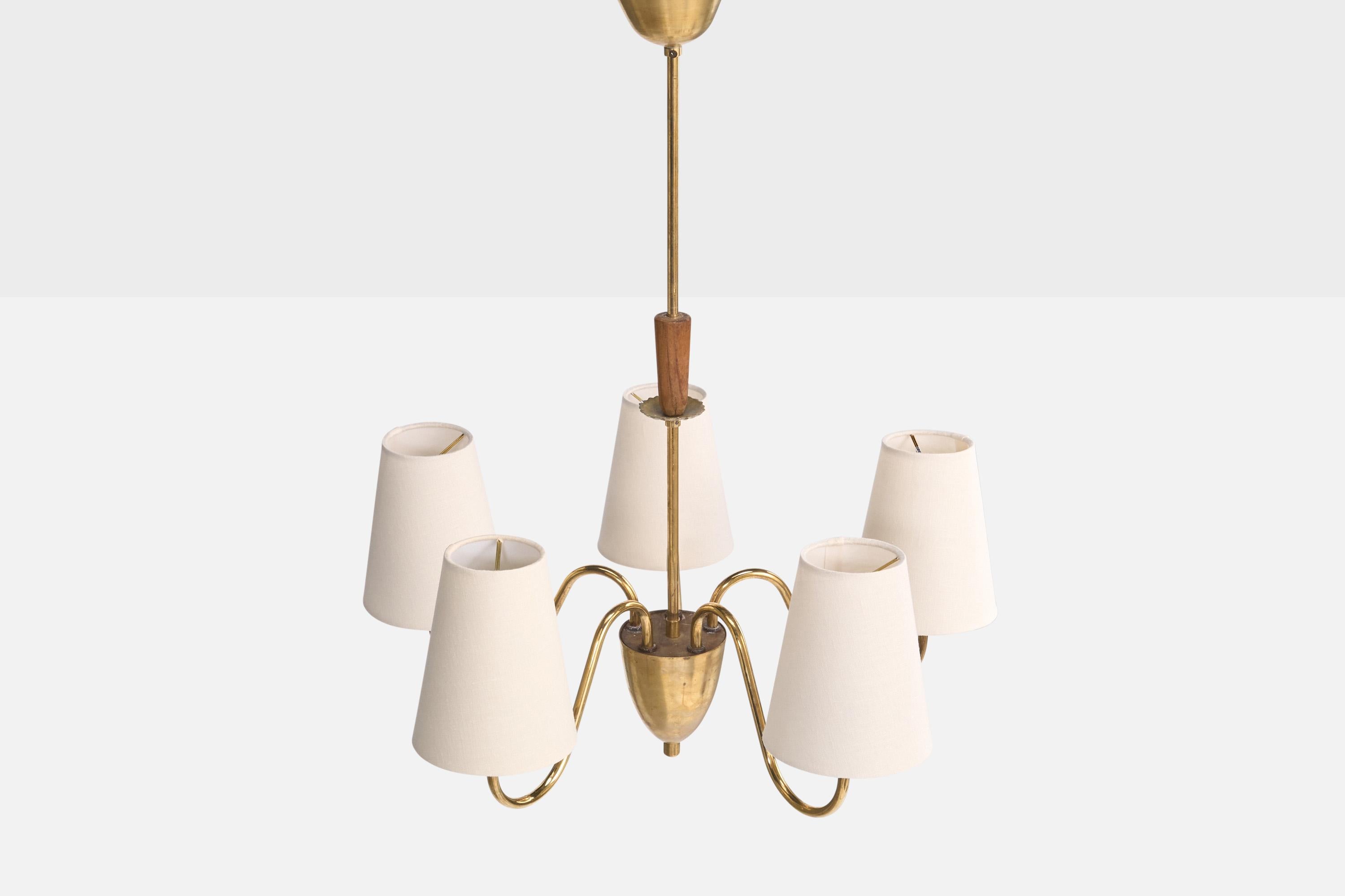 Designer suédois, lustre, laiton, bois, tissu, Suède, années 1950 Bon état - En vente à High Point, NC
