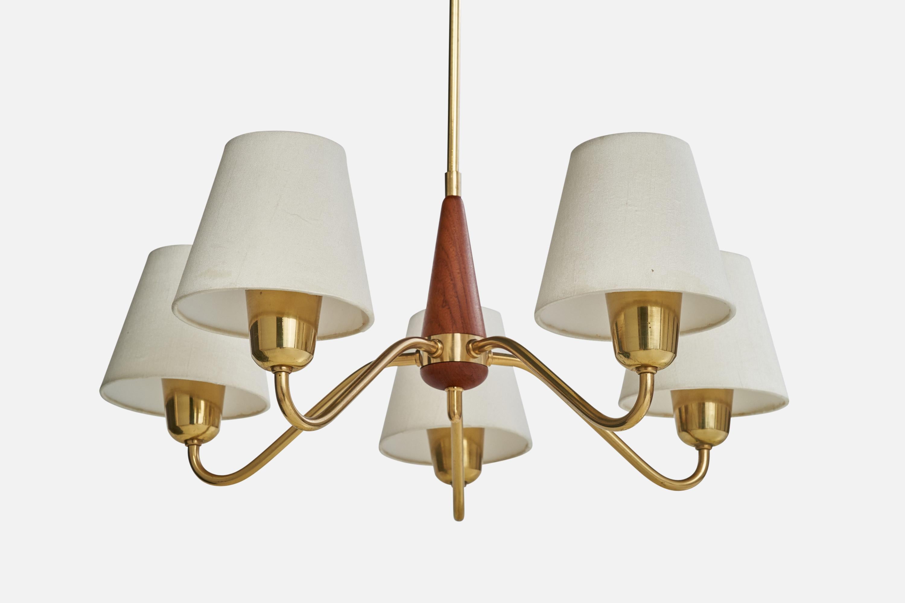 Designer suédois, lustre, laiton, bois, tissu, Suède, années 1950 Bon état - En vente à High Point, NC