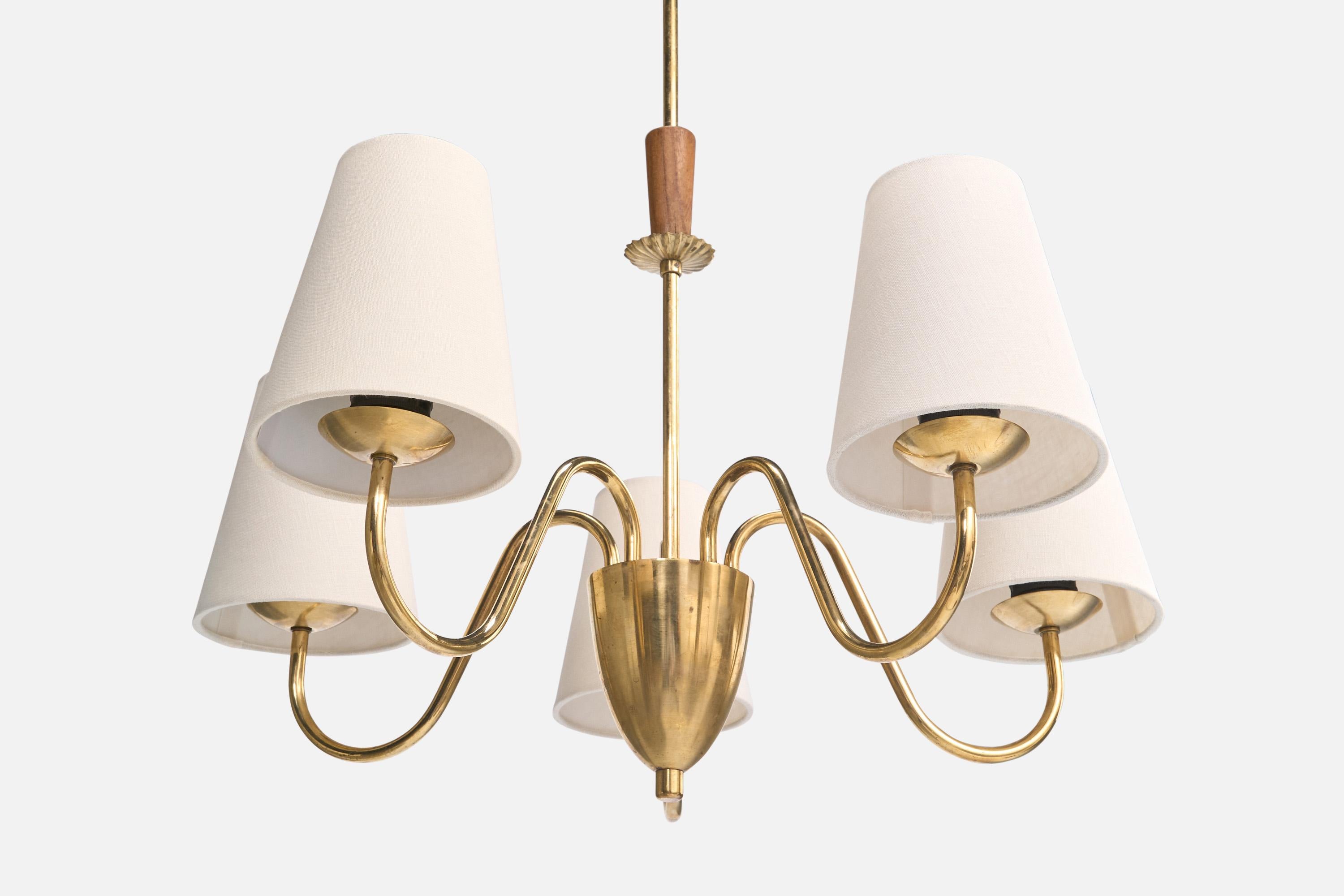 Milieu du XXe siècle Designer suédois, lustre, laiton, bois, tissu, Suède, années 1950 en vente