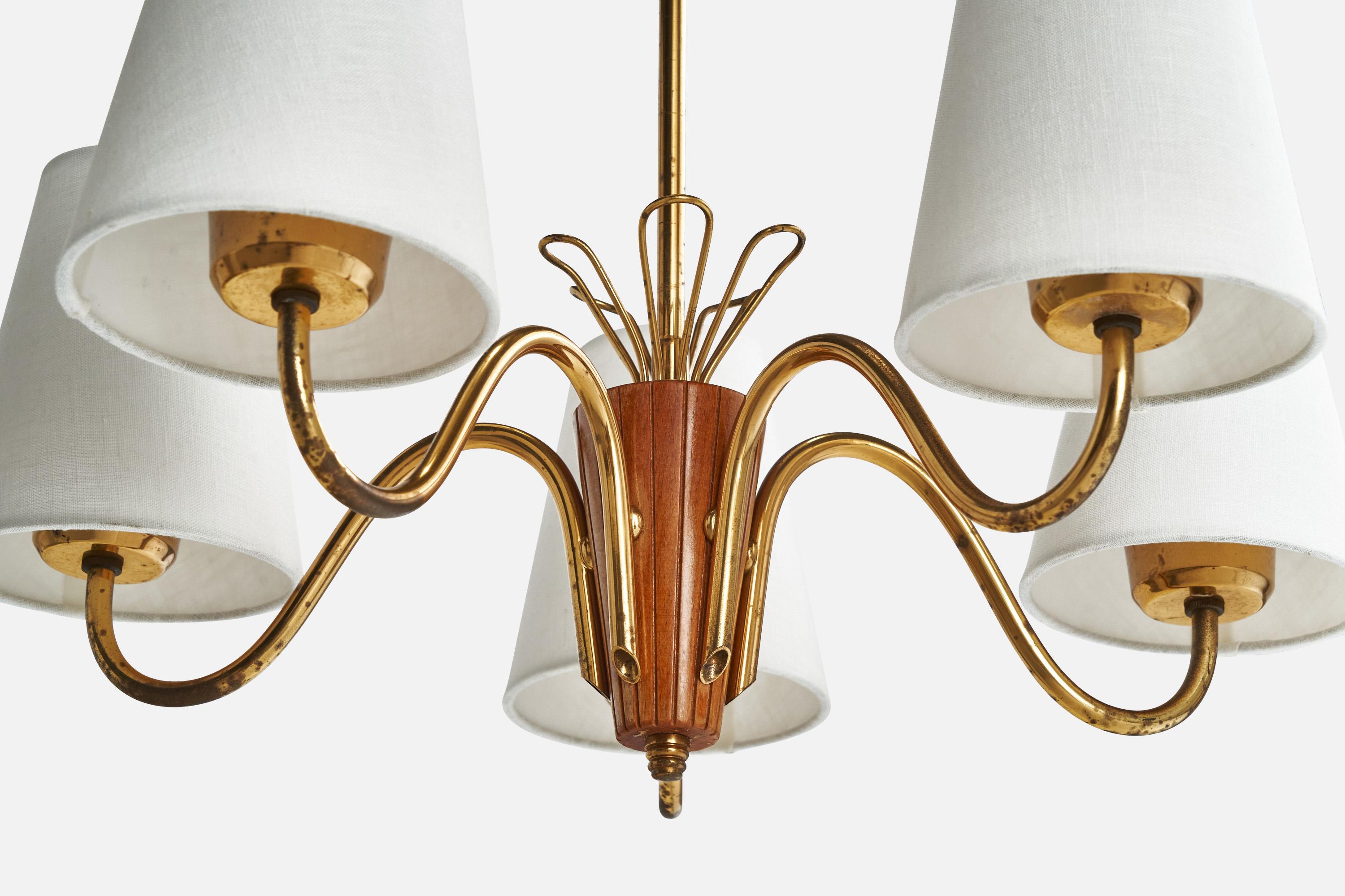 Laiton Designer suédois, lustre, laiton, bois, tissu, Suède, années 1950 en vente