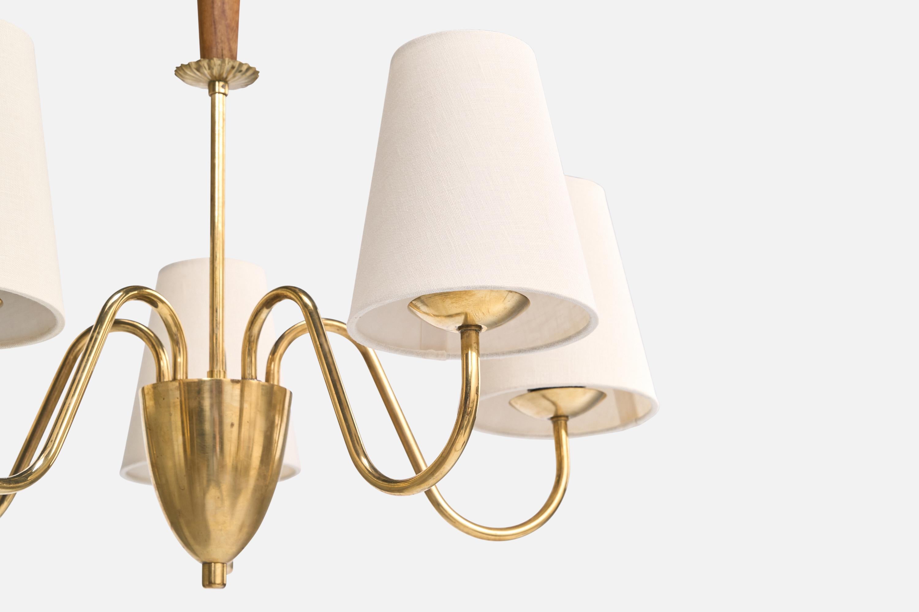 Laiton Designer suédois, lustre, laiton, bois, tissu, Suède, années 1950 en vente