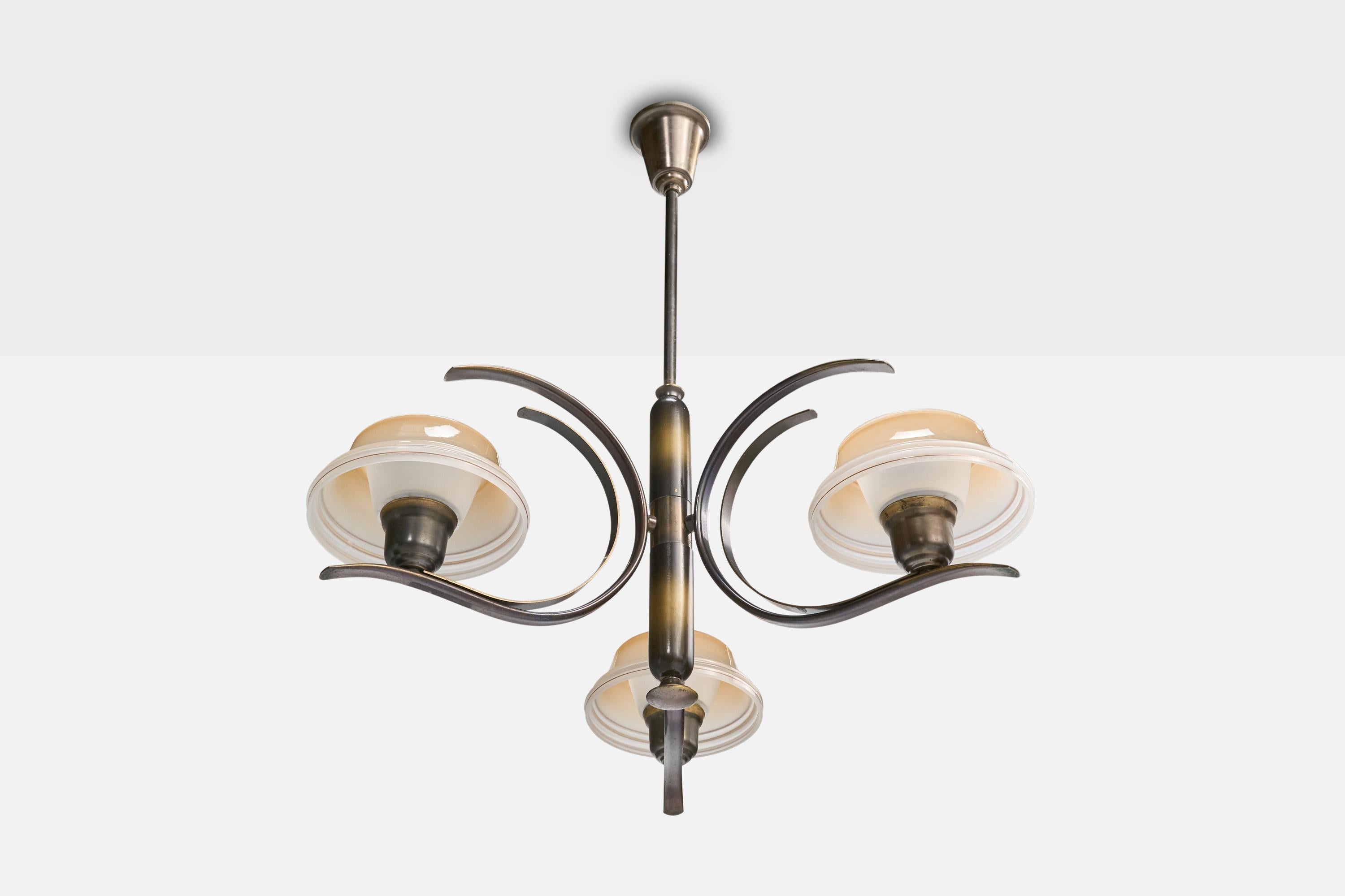 Lustre en laiton, bois laqué et verre, probablement conçu et produit en Suède, vers les années 1930.

Perte de laque comme illustré.

Dimensions globales (pouces) : 28