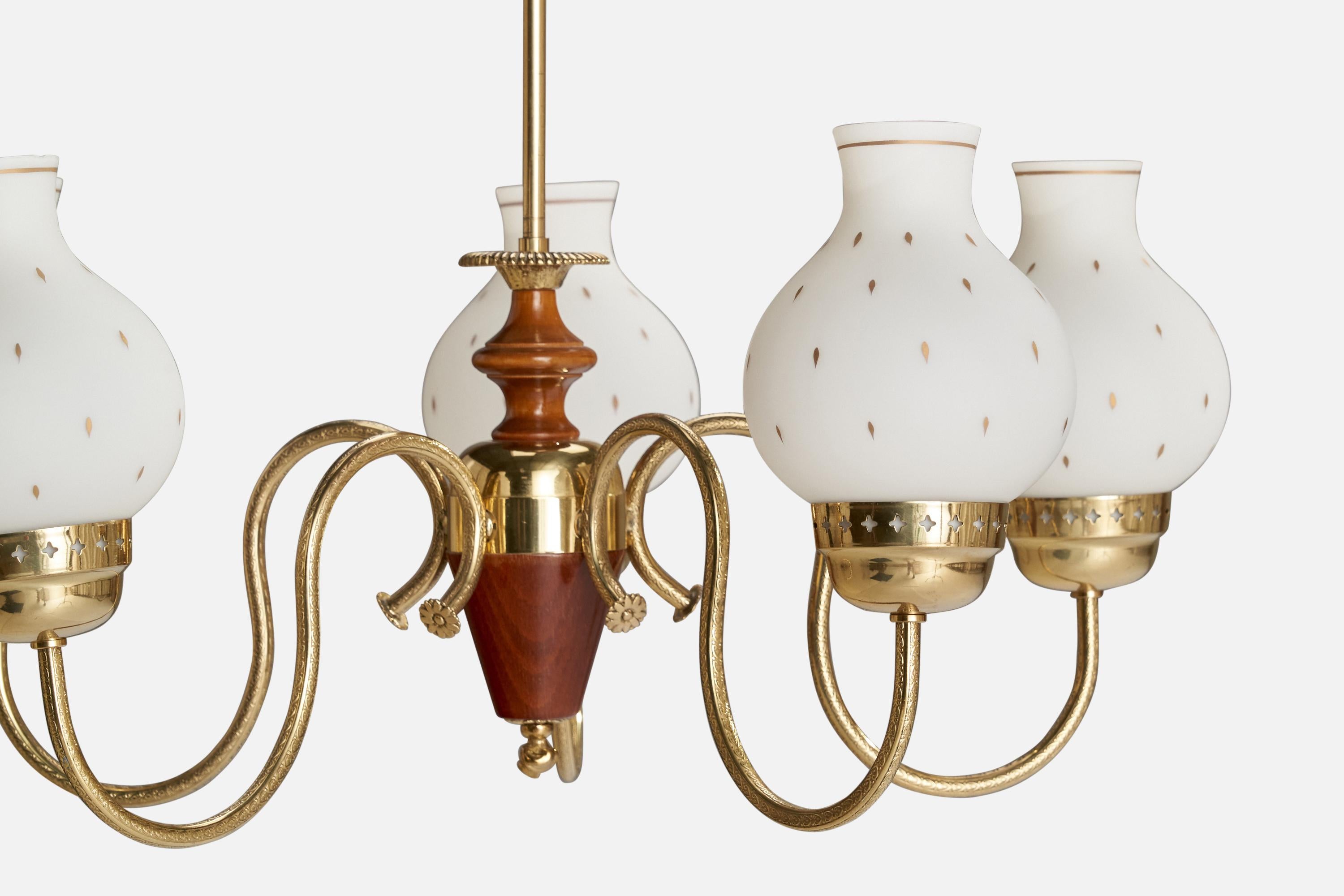 Diseñador sueco, araña, latón, madera, cristal, Suecia, años 1940 en Bueno estado para la venta en High Point, NC