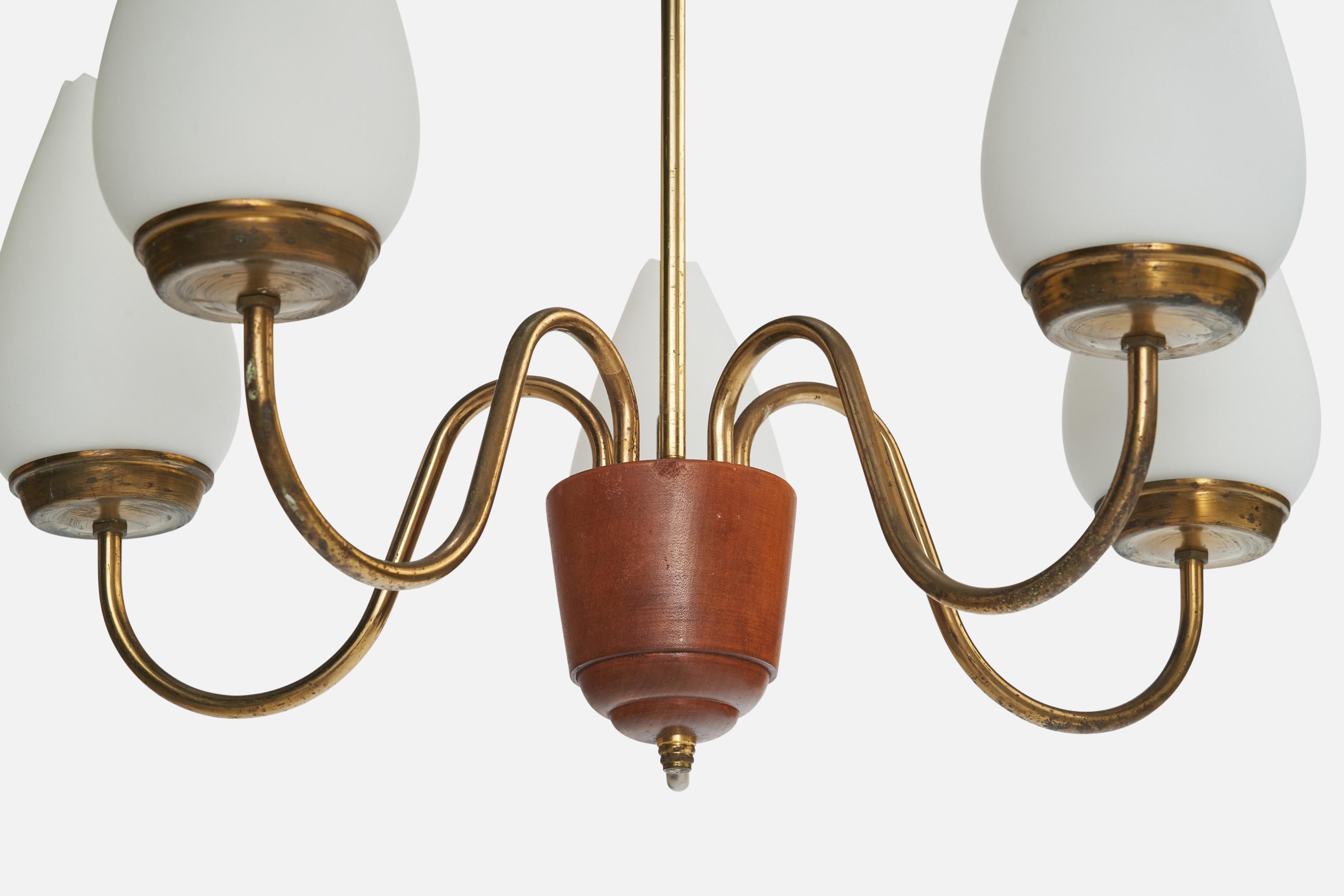 Schwedischer Designer, Kronleuchter, Messing, Holz, Glas, Schweden, 1940er Jahre im Angebot 1