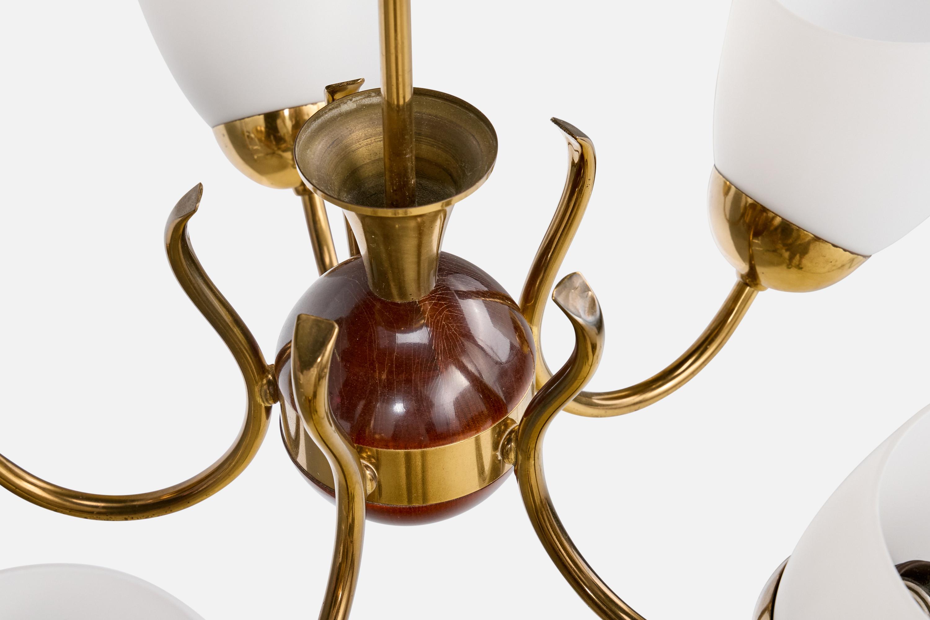 Designer suédois, lustre, laiton, bois, verre, Suède, années 1950 en vente 3