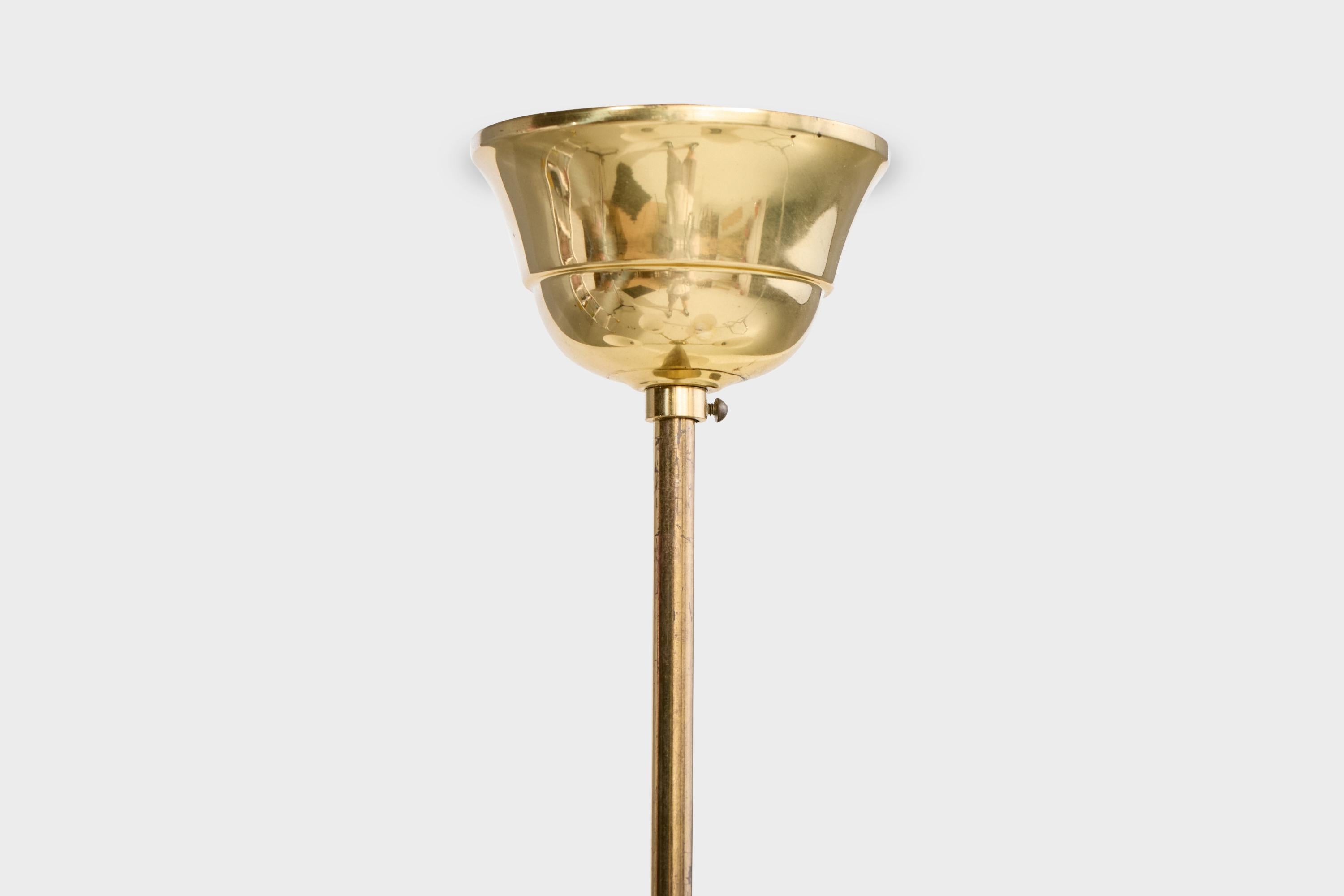 Designer suédois, lustre, laiton, bois, verre, Suède, années 1950 en vente 3