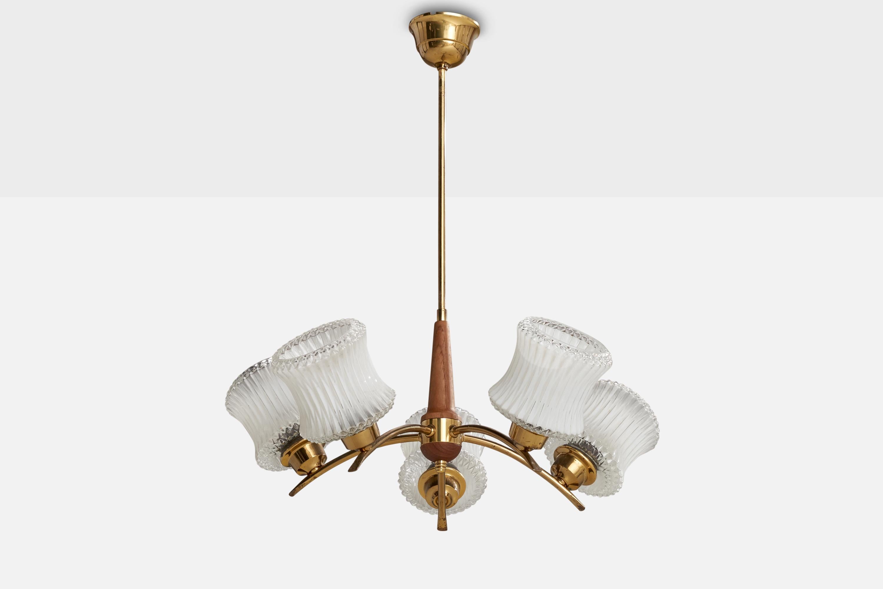 Lustre en laiton, bois et verre conçu et produit en Suède, c.1950.

Dimensions globales (pouces) : 23.75 