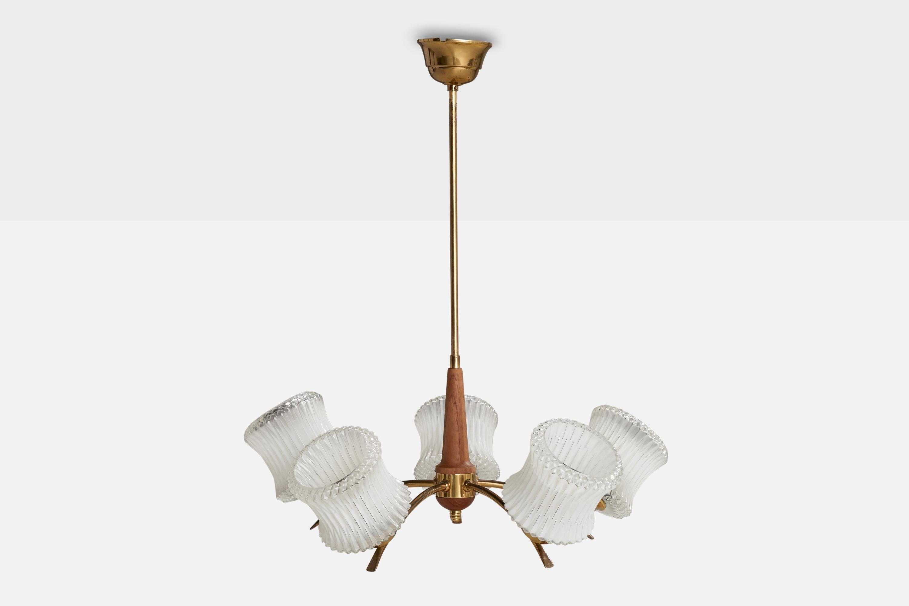 Scandinave moderne Designer suédois, lustre, laiton, bois, verre, Suède, années 1950 en vente