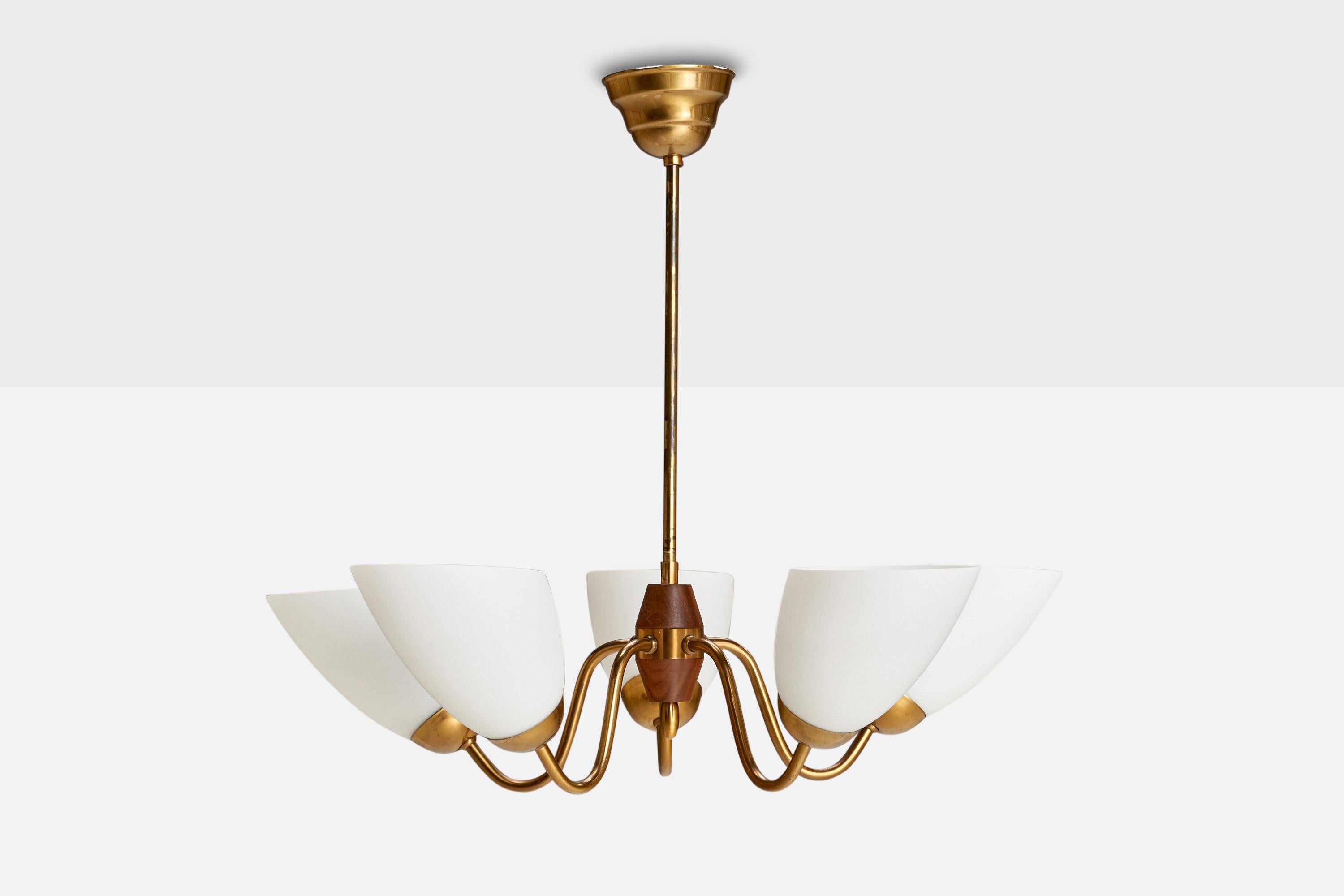 Diseñador sueco, araña, latón, madera, cristal, Suecia, años 1950 Escandinavo moderno en venta