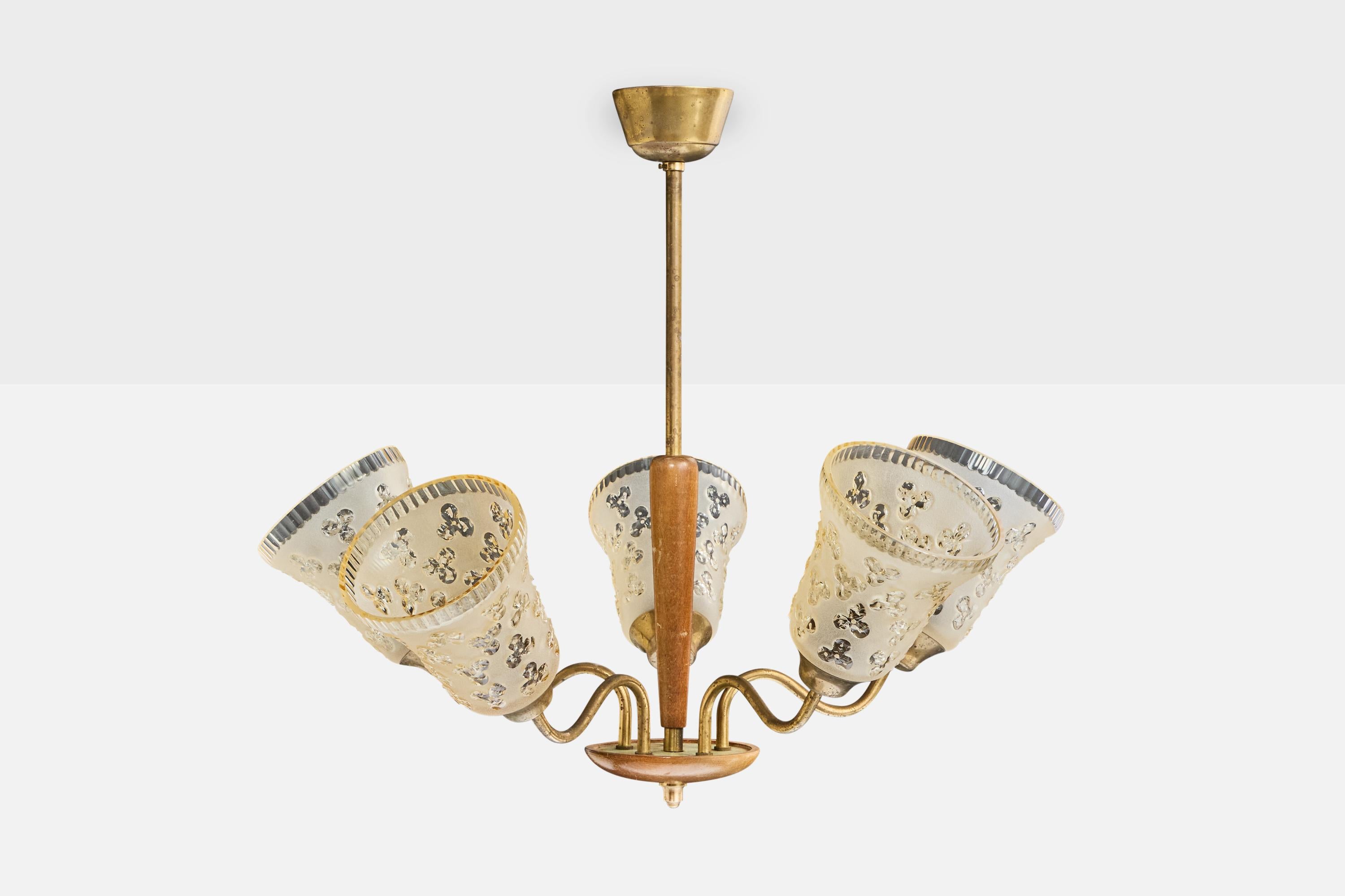 Mid-Century Modern Designer suédois, lustre, laiton, bois, verre, Suède, années 1950 en vente