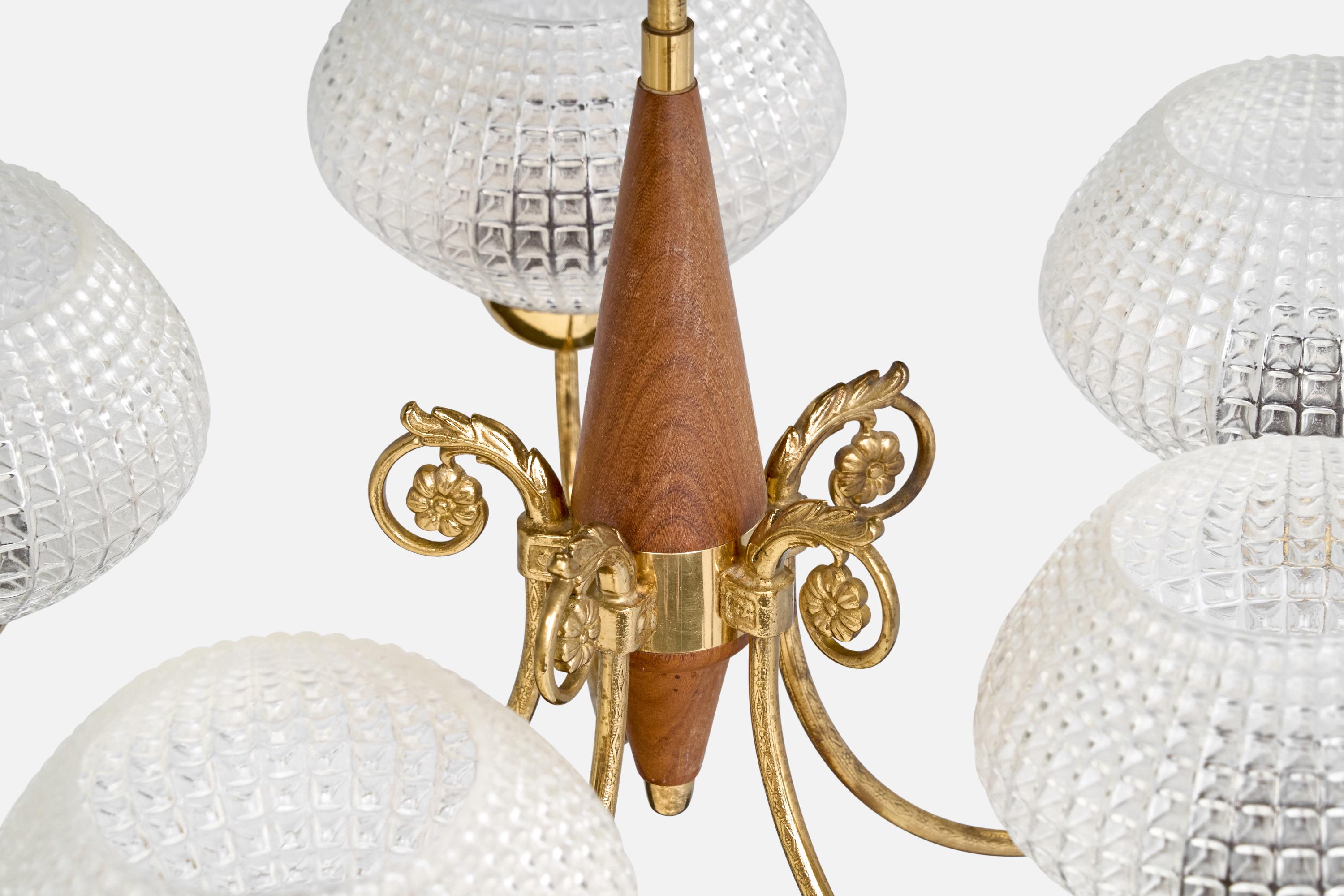 Designer suédois, lustre, laiton, bois, verre, Suède, années 1950 Bon état - En vente à High Point, NC