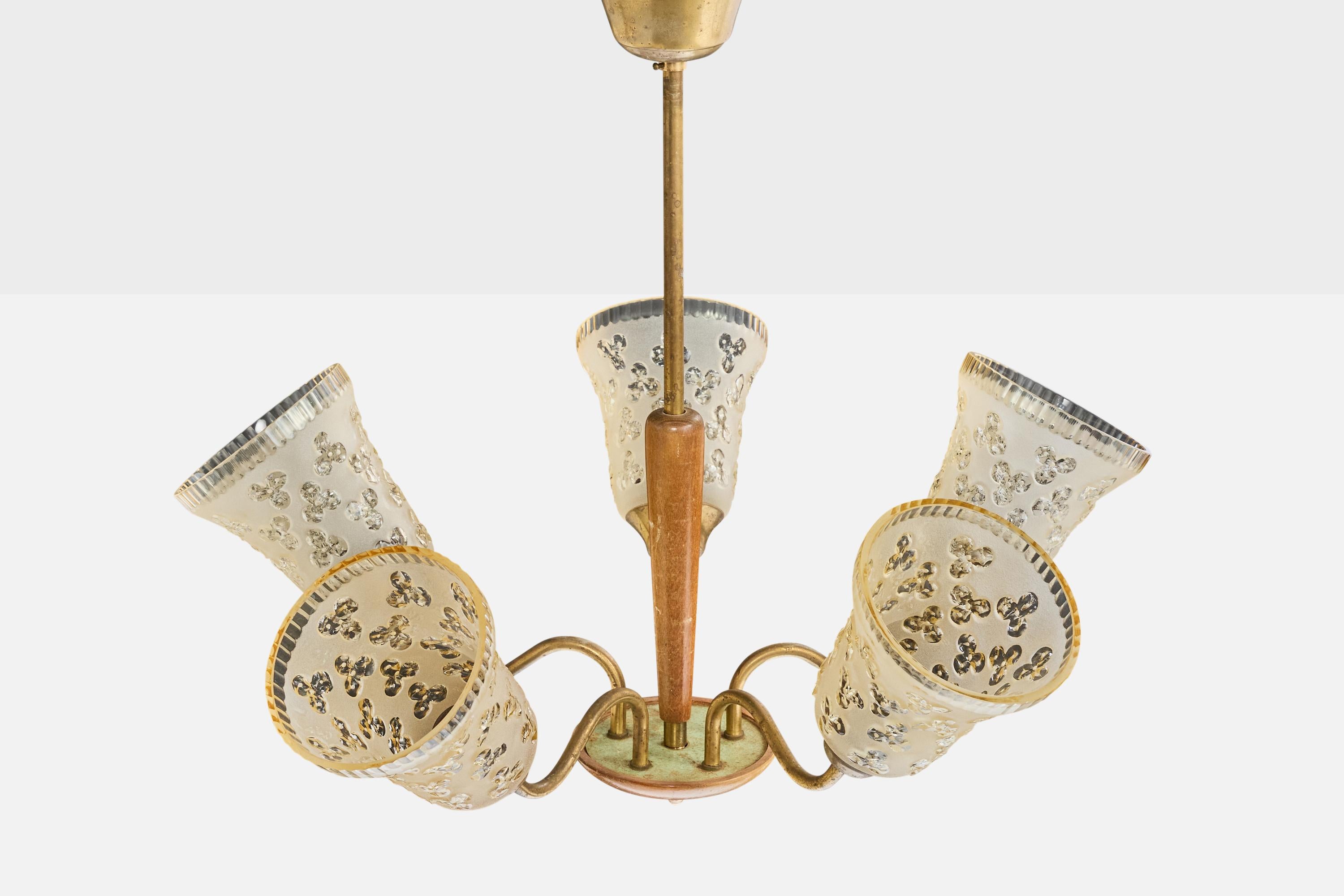 Suédois Designer suédois, lustre, laiton, bois, verre, Suède, années 1950 en vente