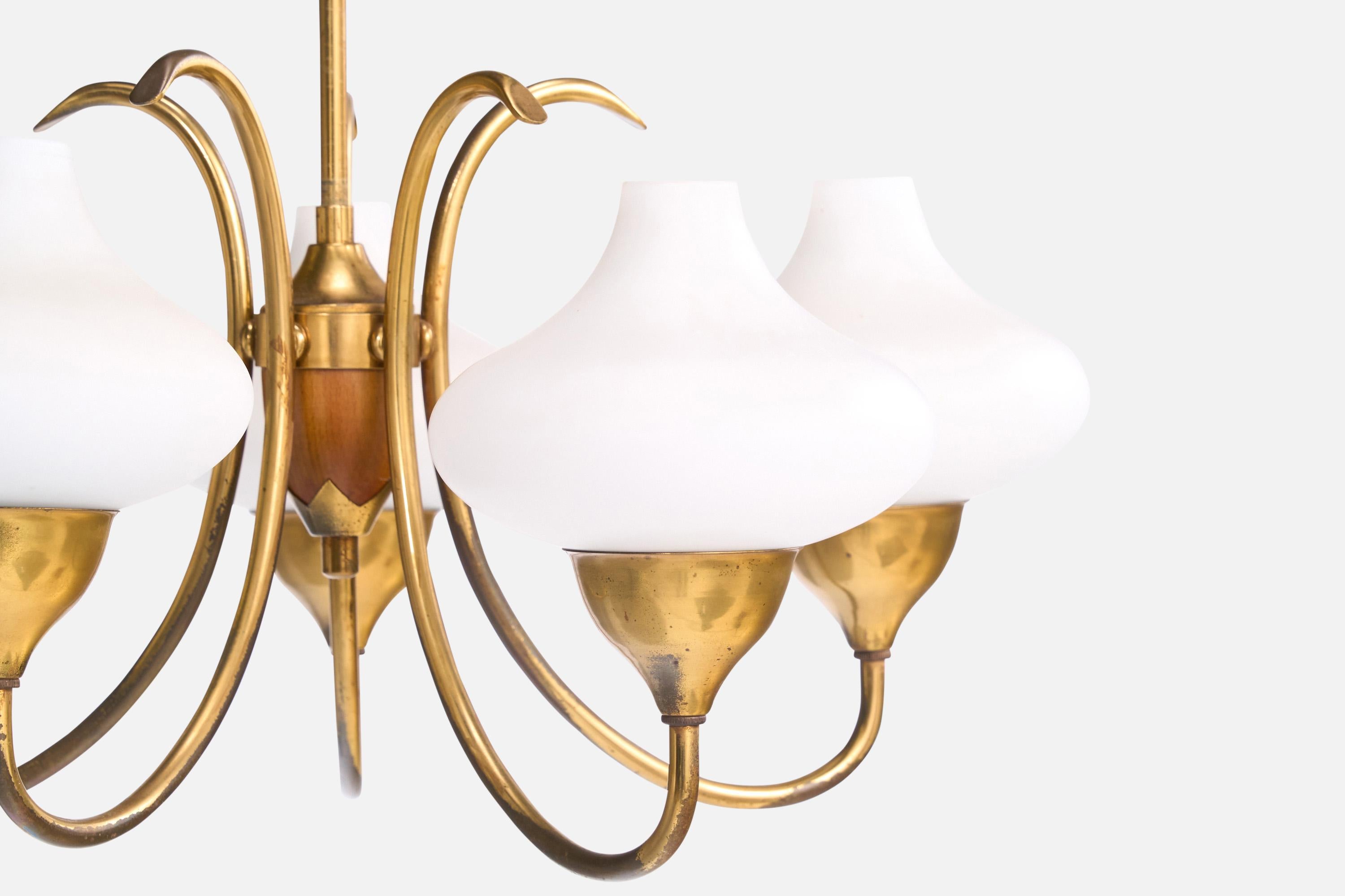 Schwedischer Designer, Kronleuchter, Messing, Holz, Glas, Schweden, 1950er Jahre im Angebot 1
