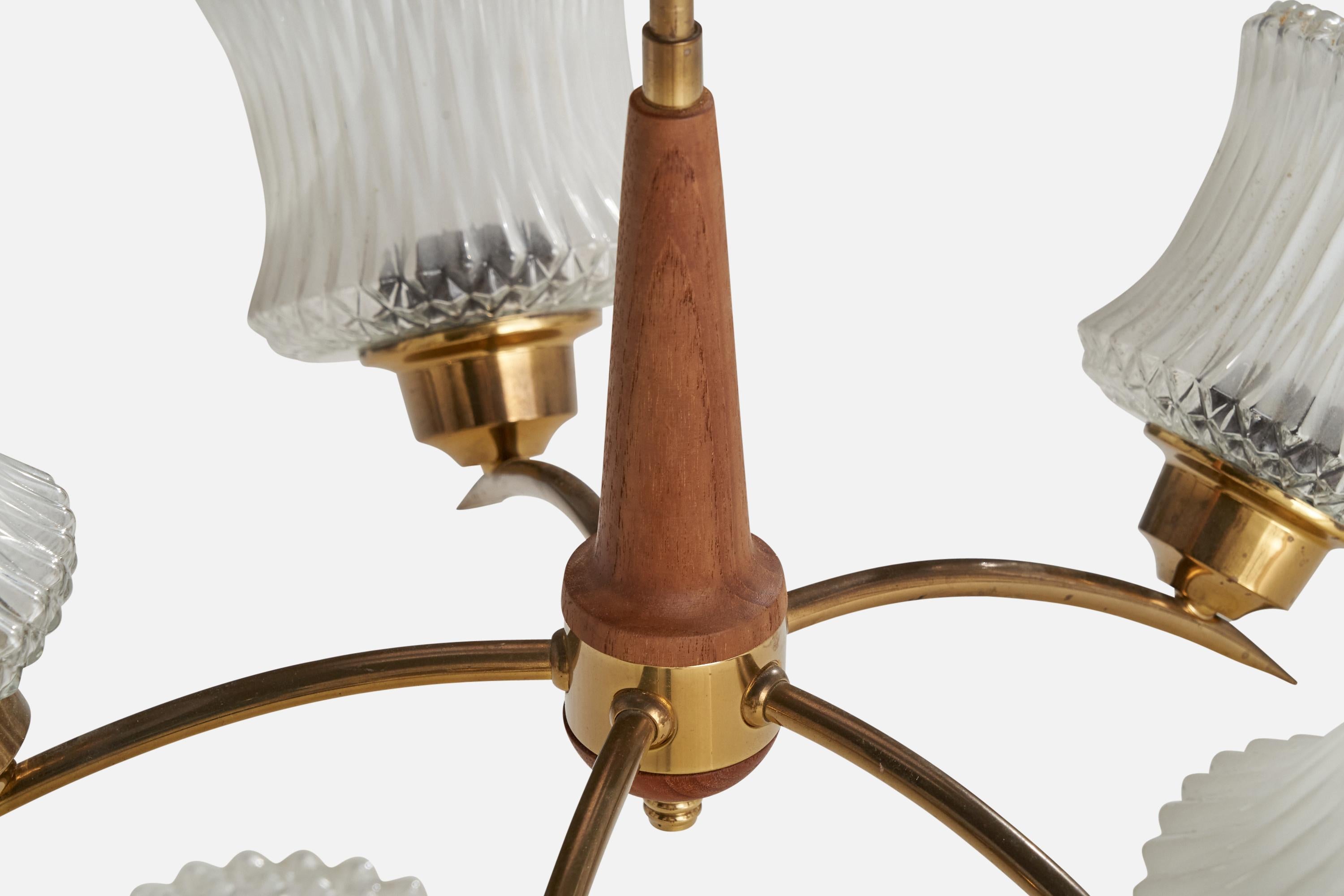 Milieu du XXe siècle Designer suédois, lustre, laiton, bois, verre, Suède, années 1950 en vente