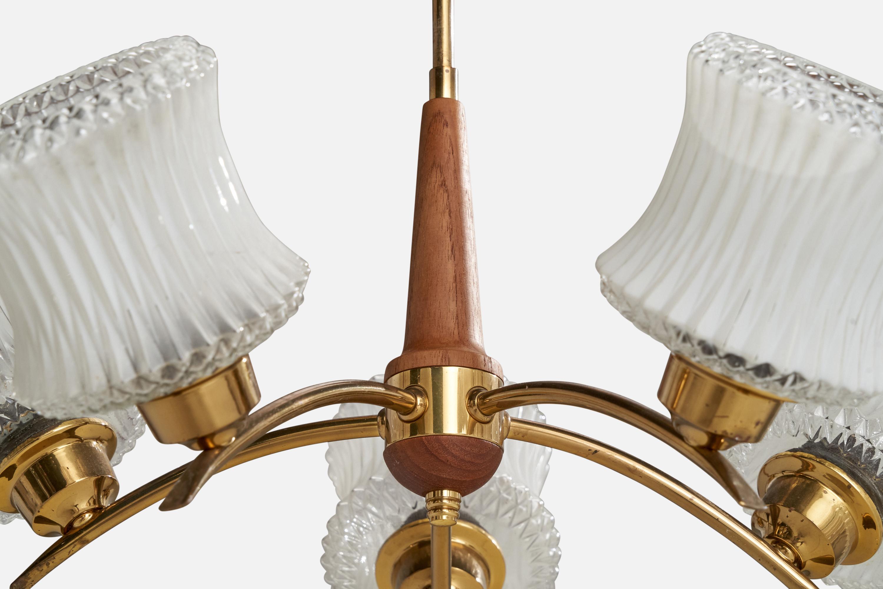 Laiton Designer suédois, lustre, laiton, bois, verre, Suède, années 1950 en vente