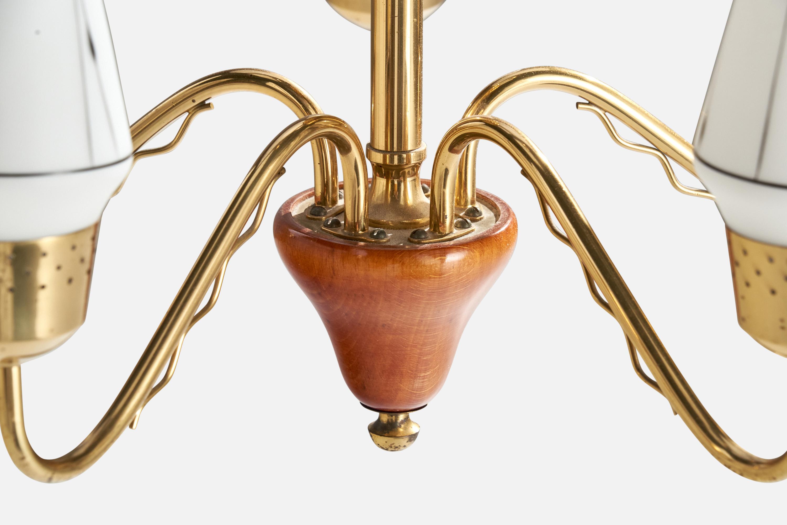 Designer suédois, lustre en laiton, bois, verre, Suède, années 1950 en vente 1
